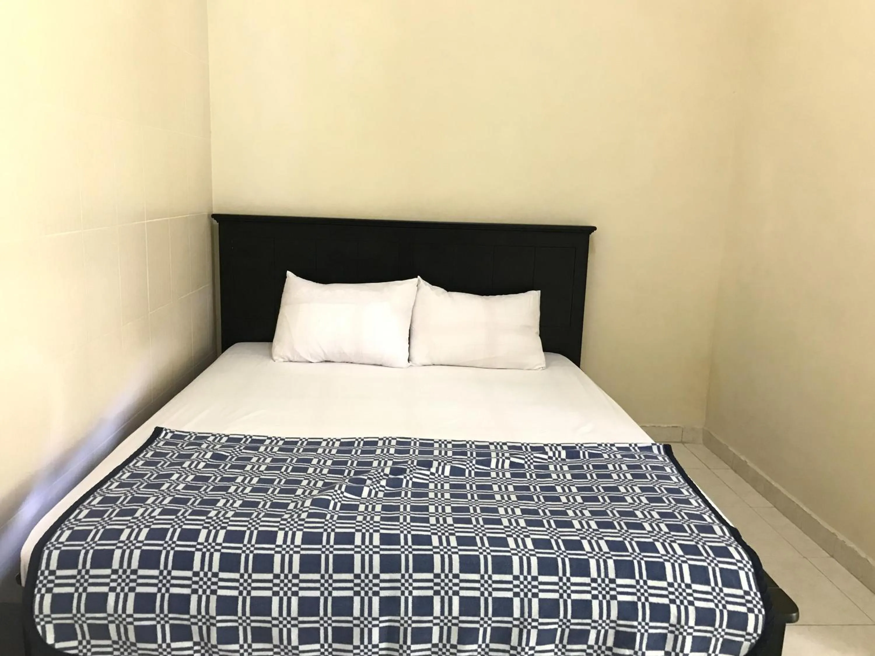 Bedroom, Bed in Villa Bunga Guest House RedPartner