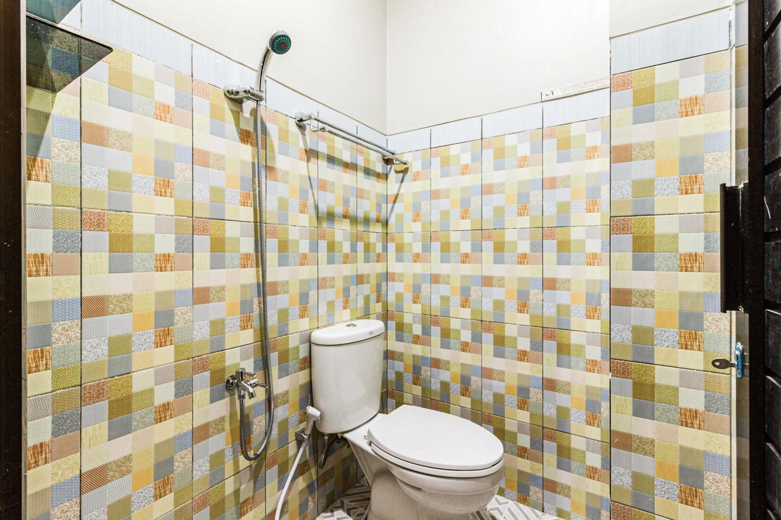 Bathroom in RedDoorz Plus near Pantai Malalayang Manado