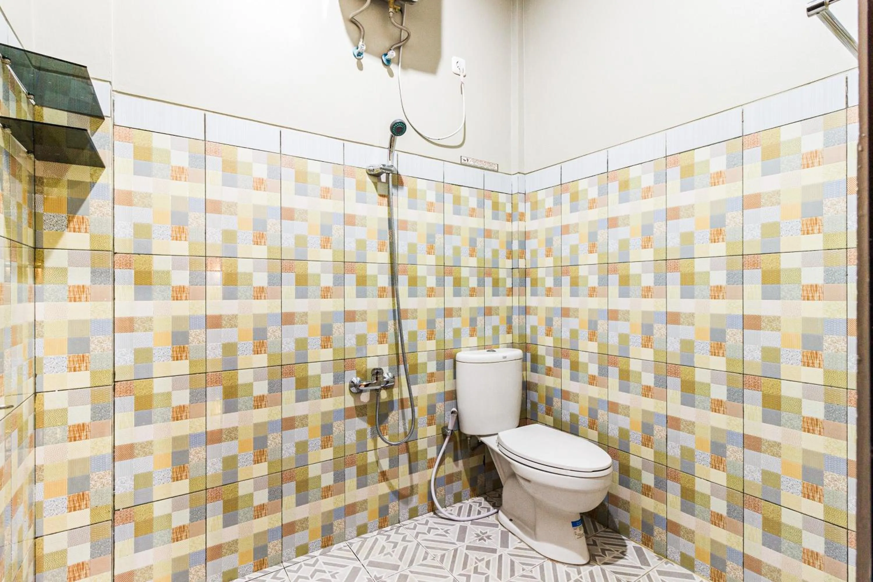 Bathroom in RedDoorz Plus near Pantai Malalayang Manado