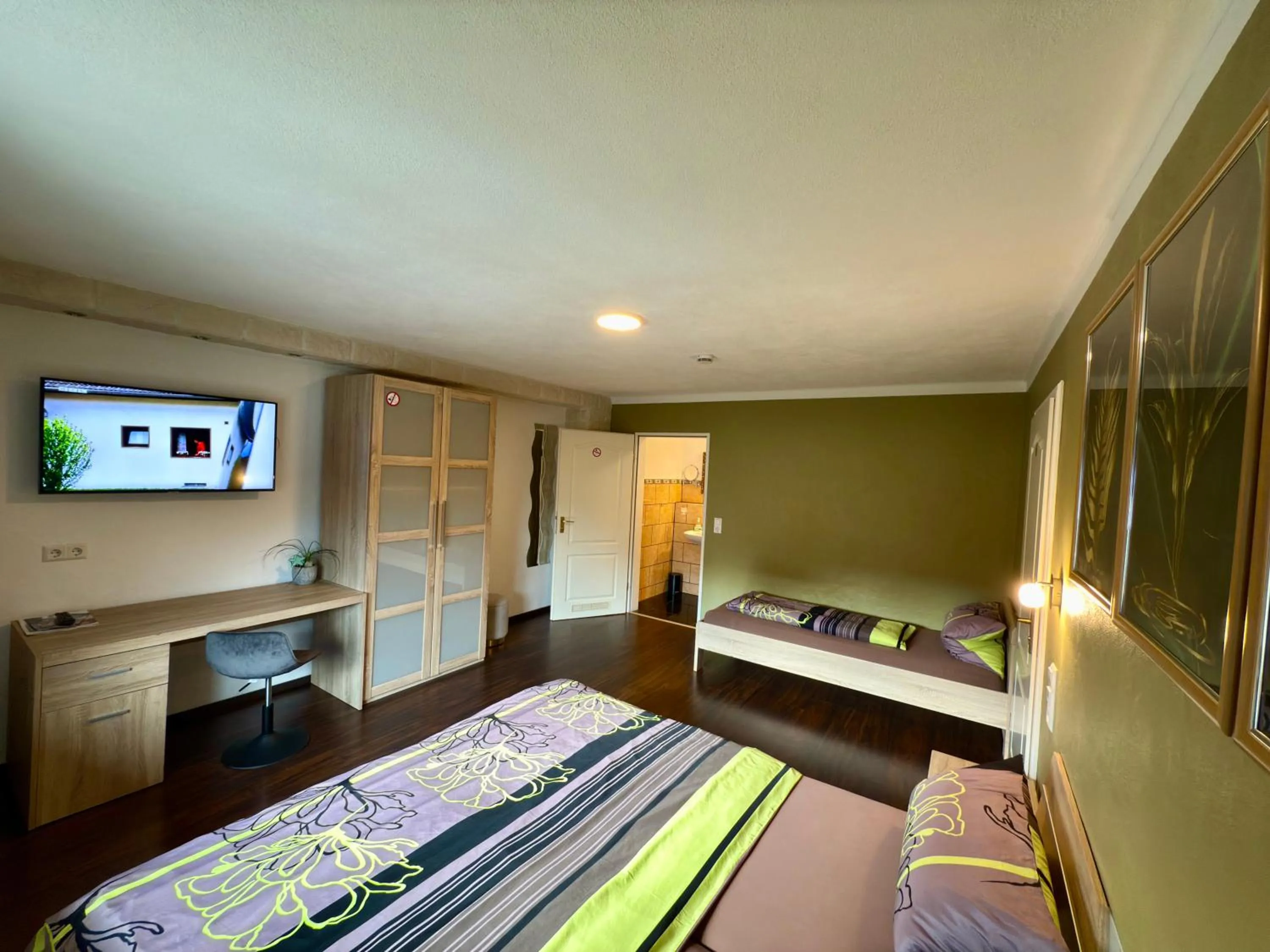 Bed in Europa Pension zum Grünen Baum