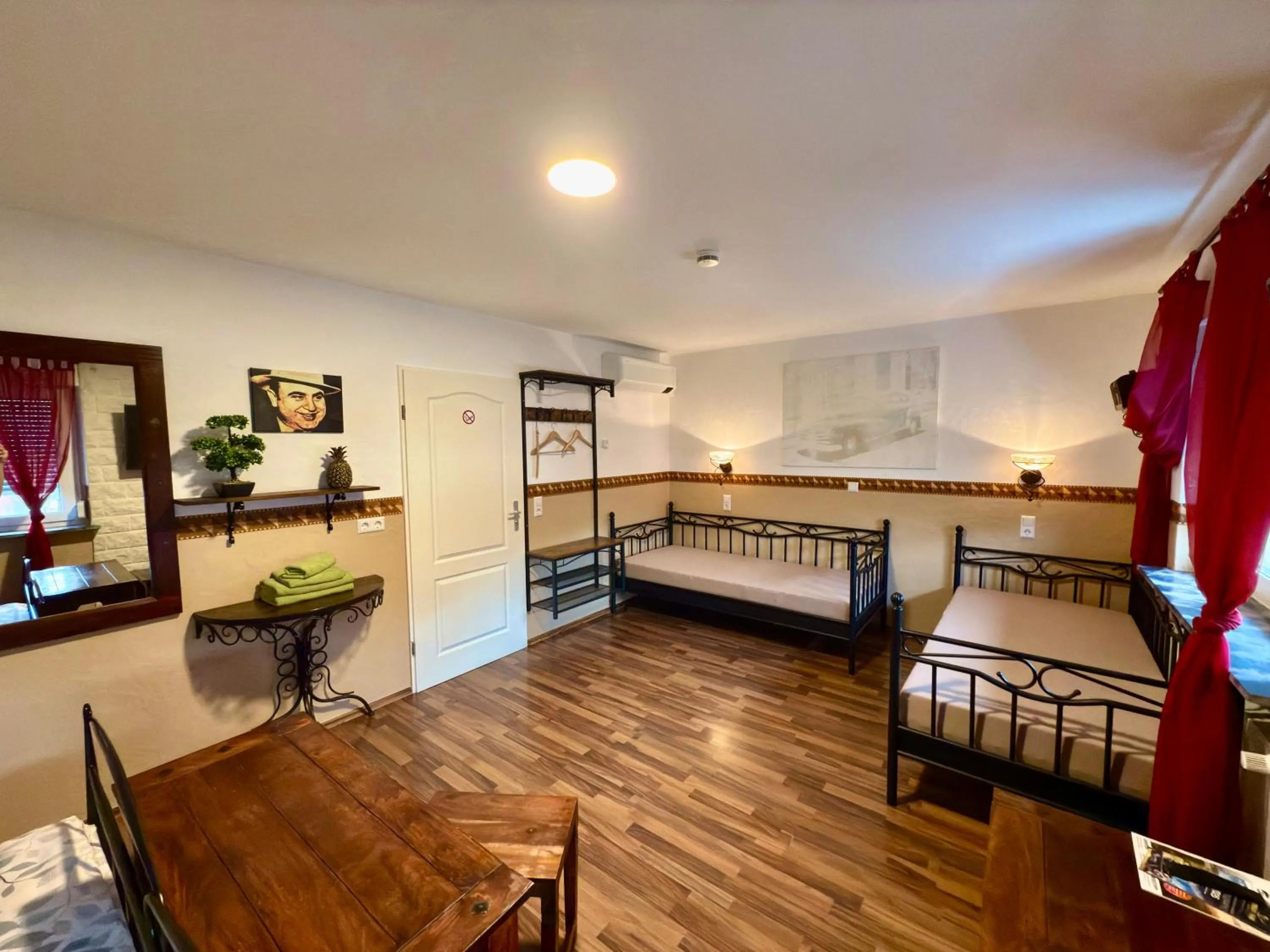 Bed in Europa Pension zum Grünen Baum