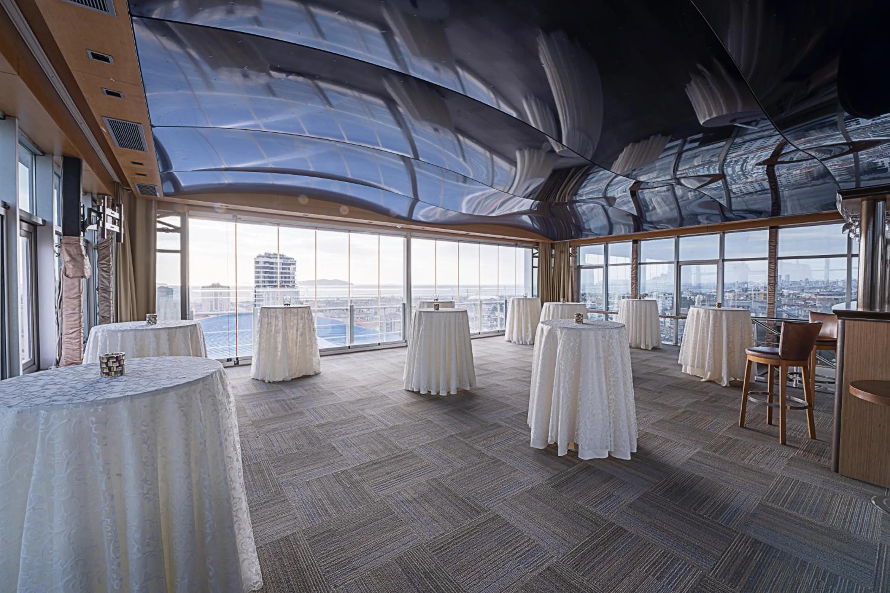 Balcony/Terrace in Dream Hill Business Deluxe Hotel Asia