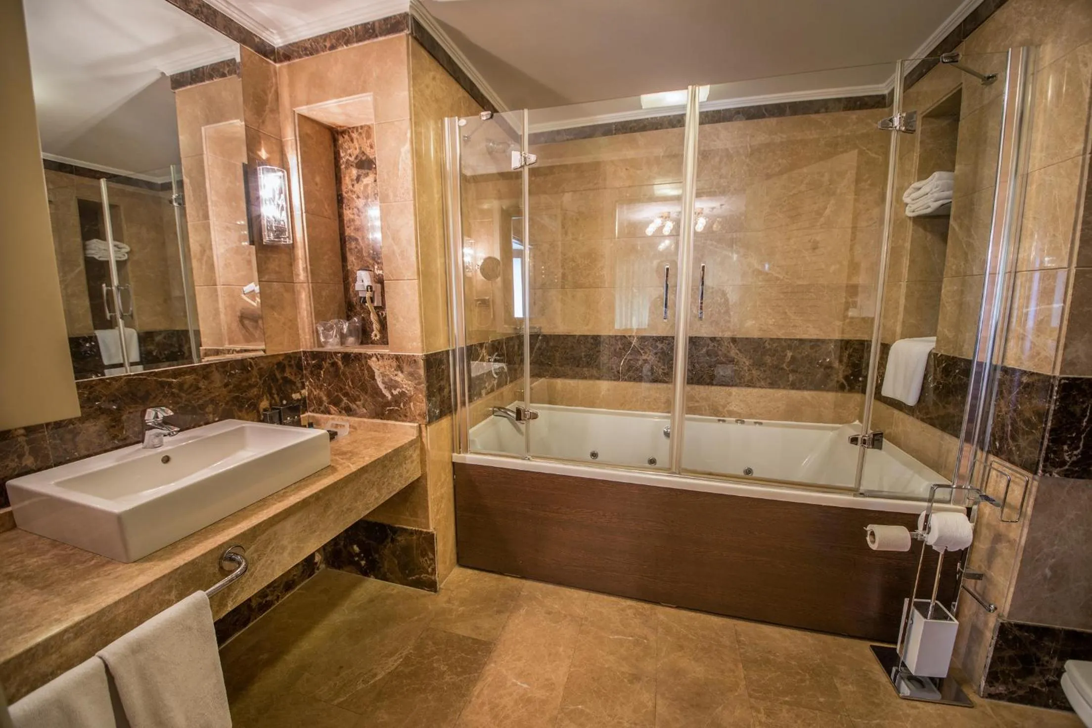 Bathroom in Dream Hill Business Deluxe Hotel Asia