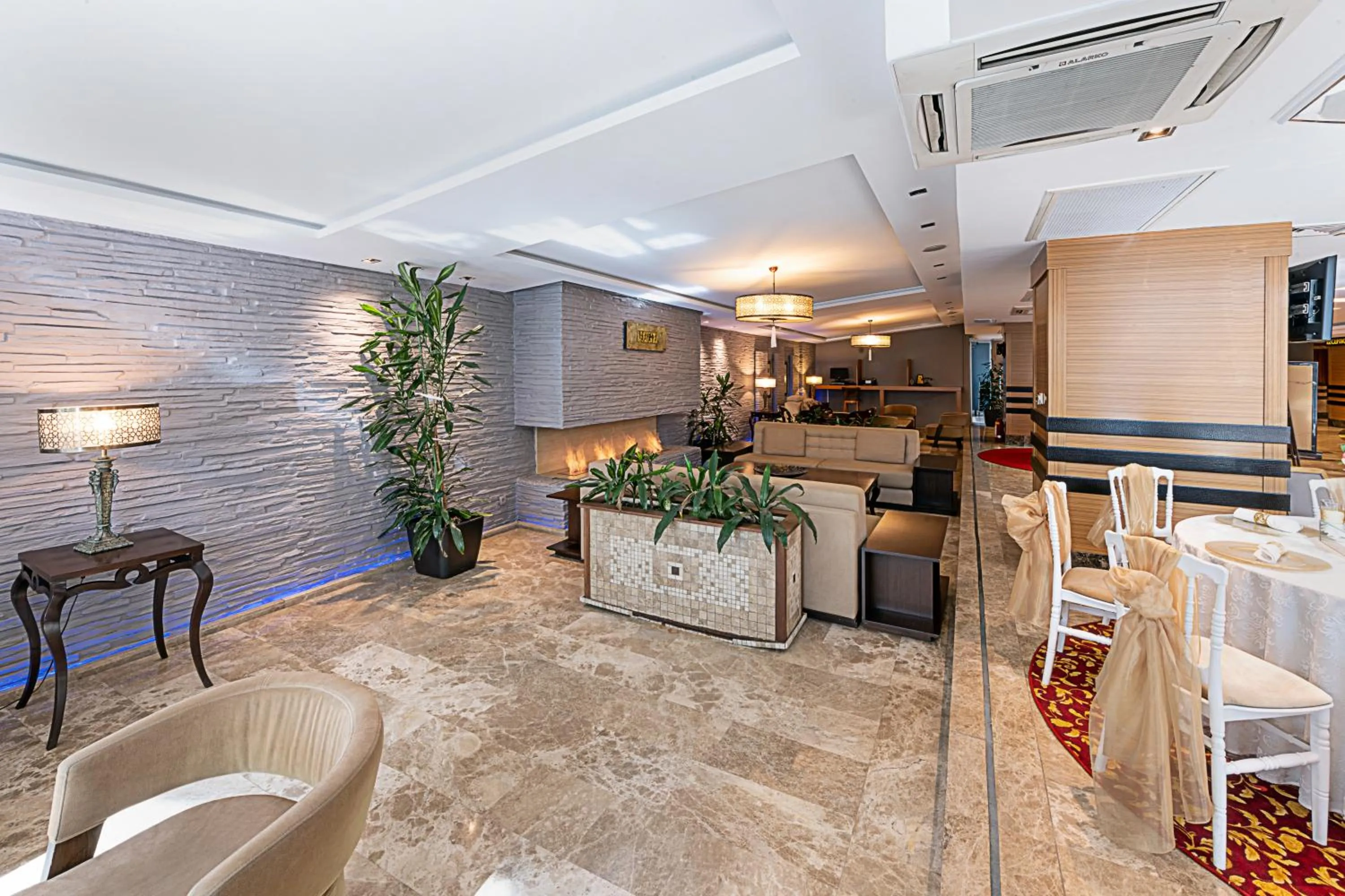 Lobby or reception in Dream Hill Business Deluxe Hotel Asia