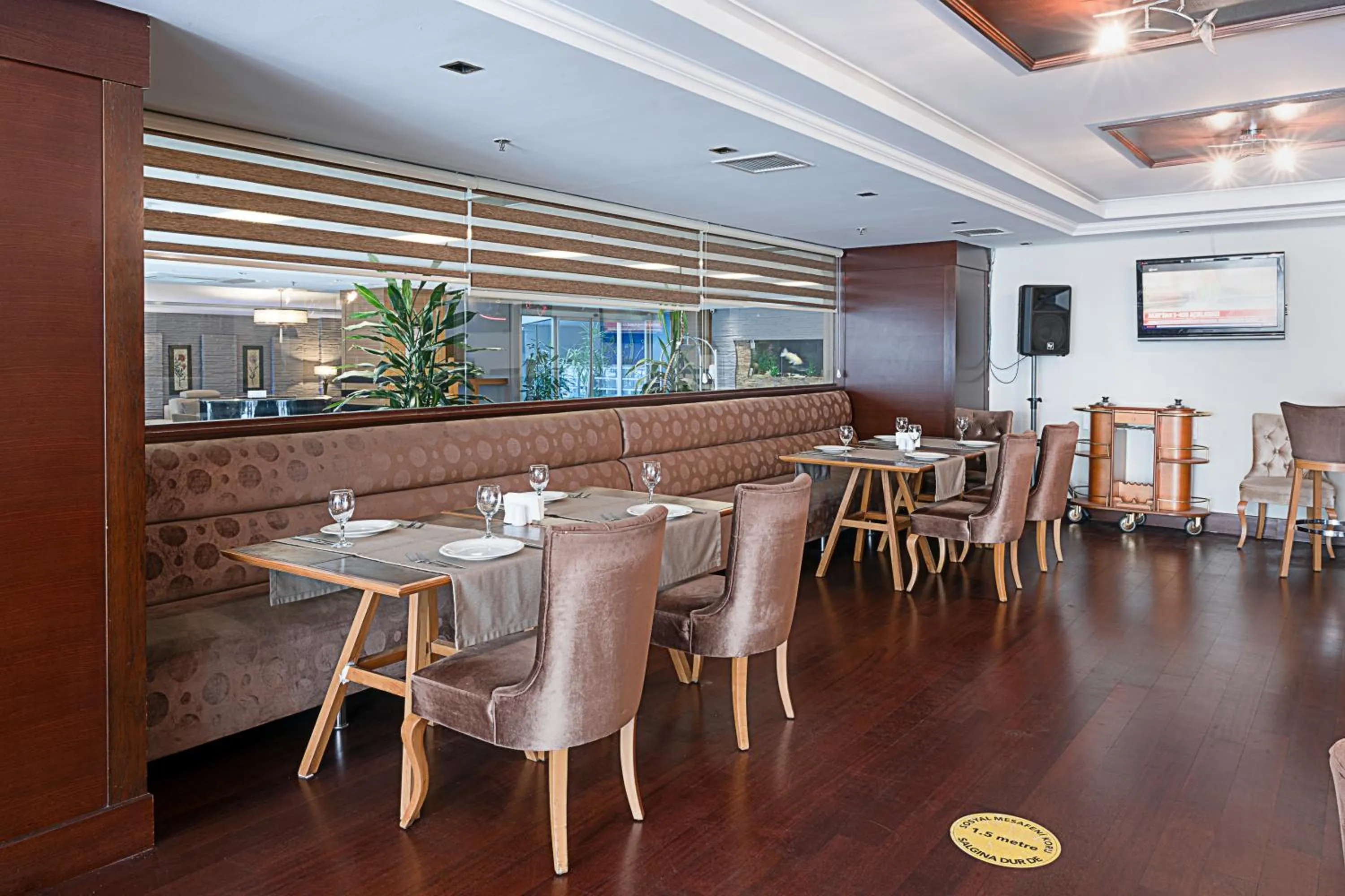 Restaurant/places to eat in Dream Hill Business Deluxe Hotel Asia