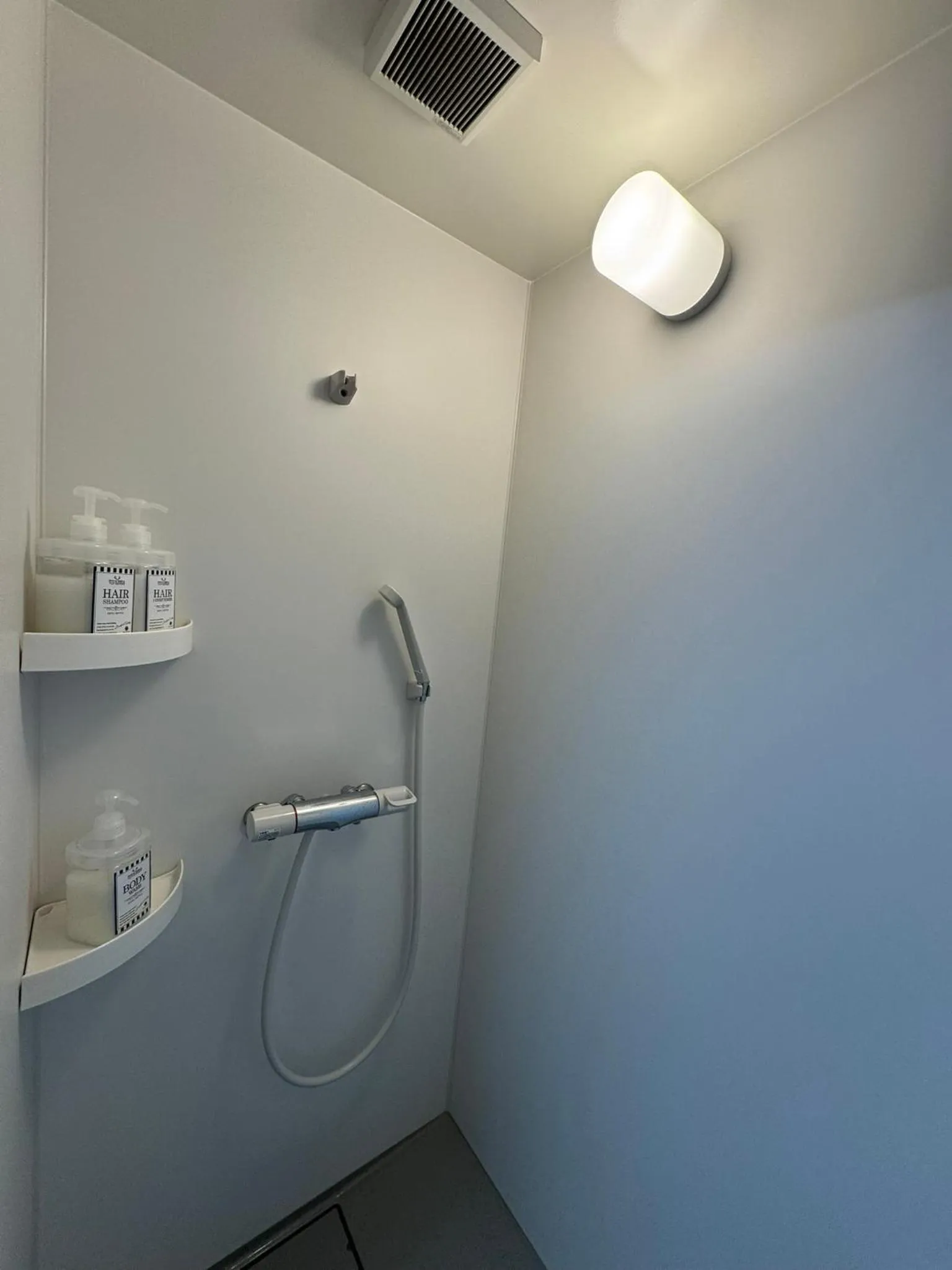 Shower in Thanyaporn Hotel