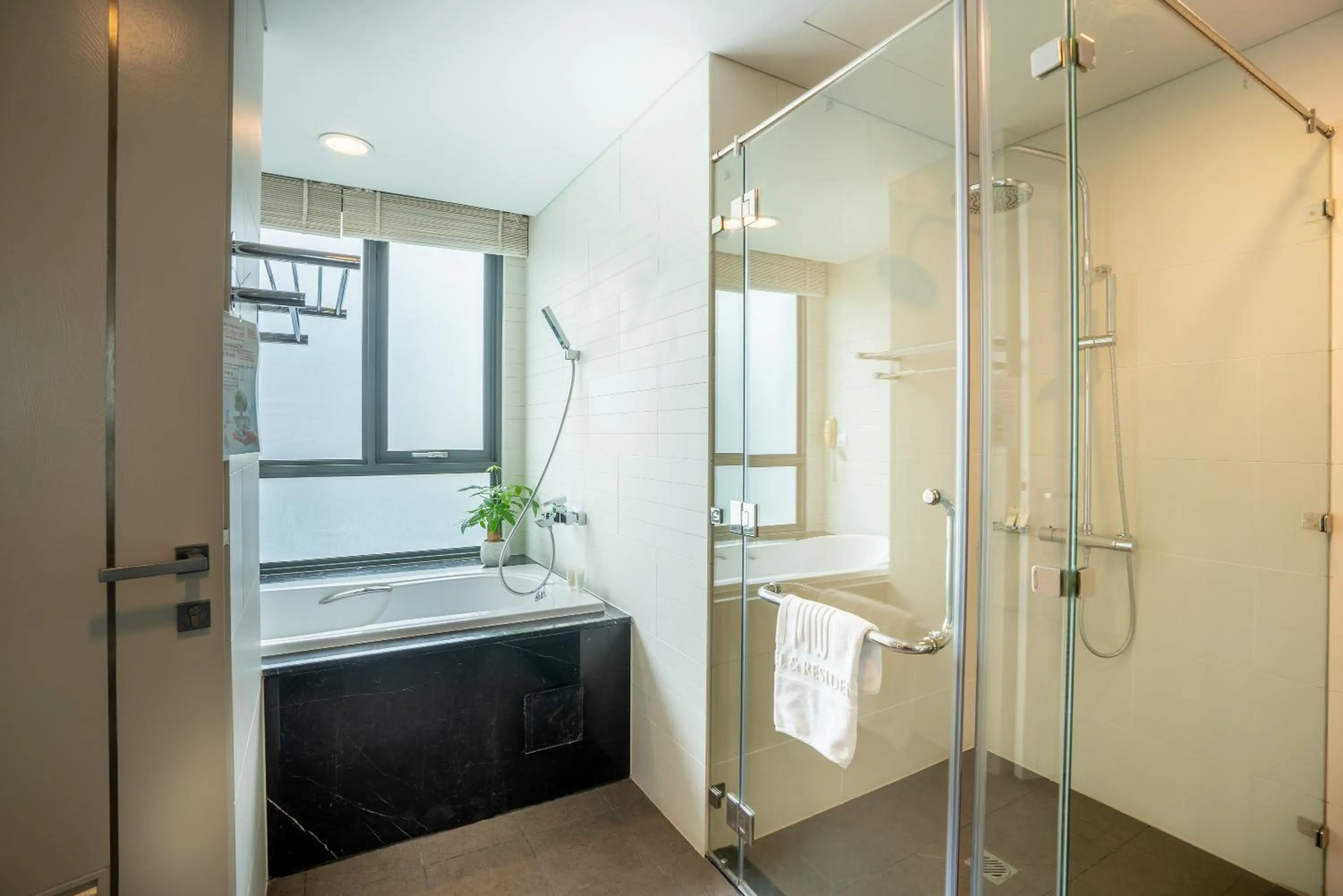 Shower in My Way Hotel & Residence Ha Noi