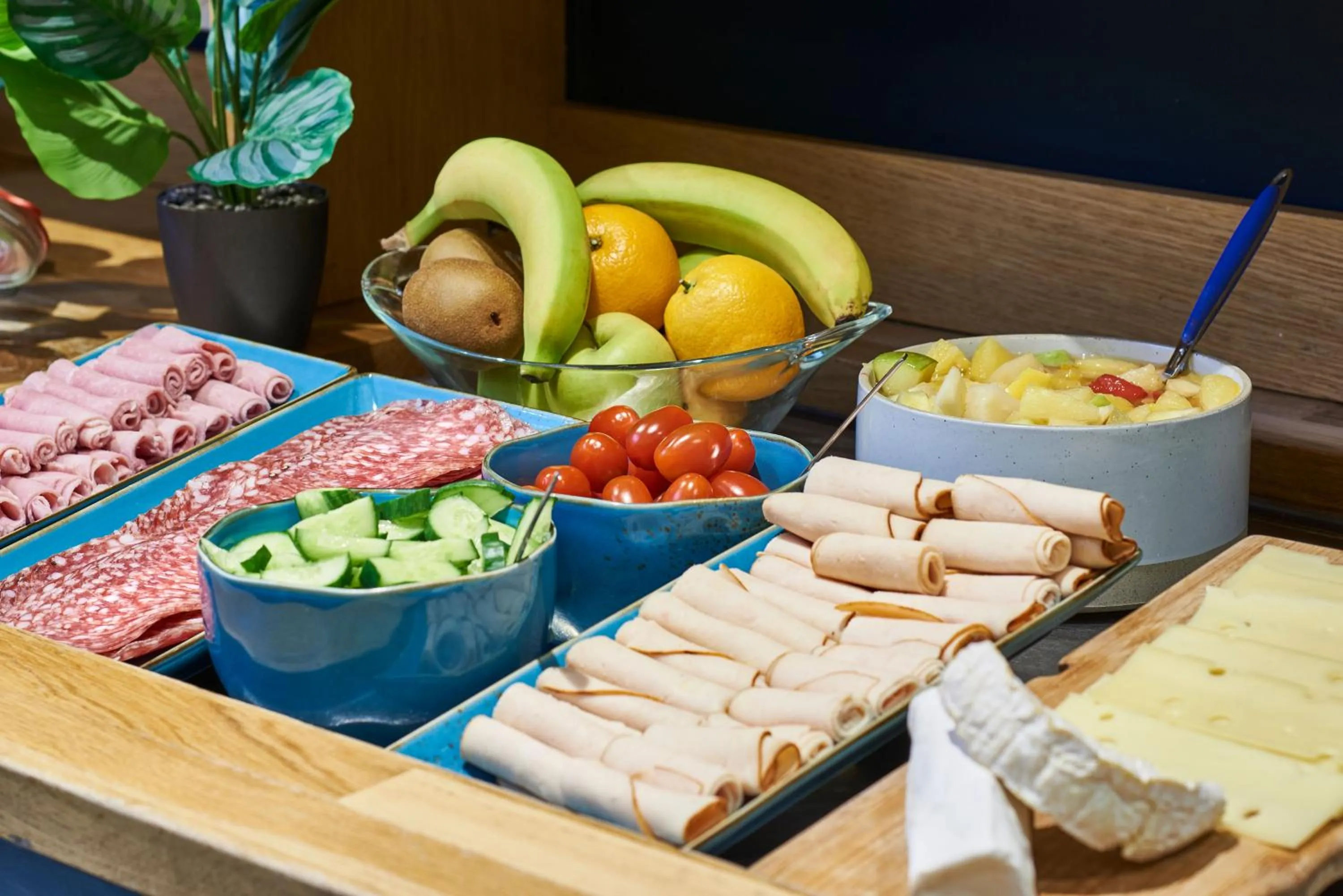 Breakfast in Hotel Magenta 38 by Happyculture