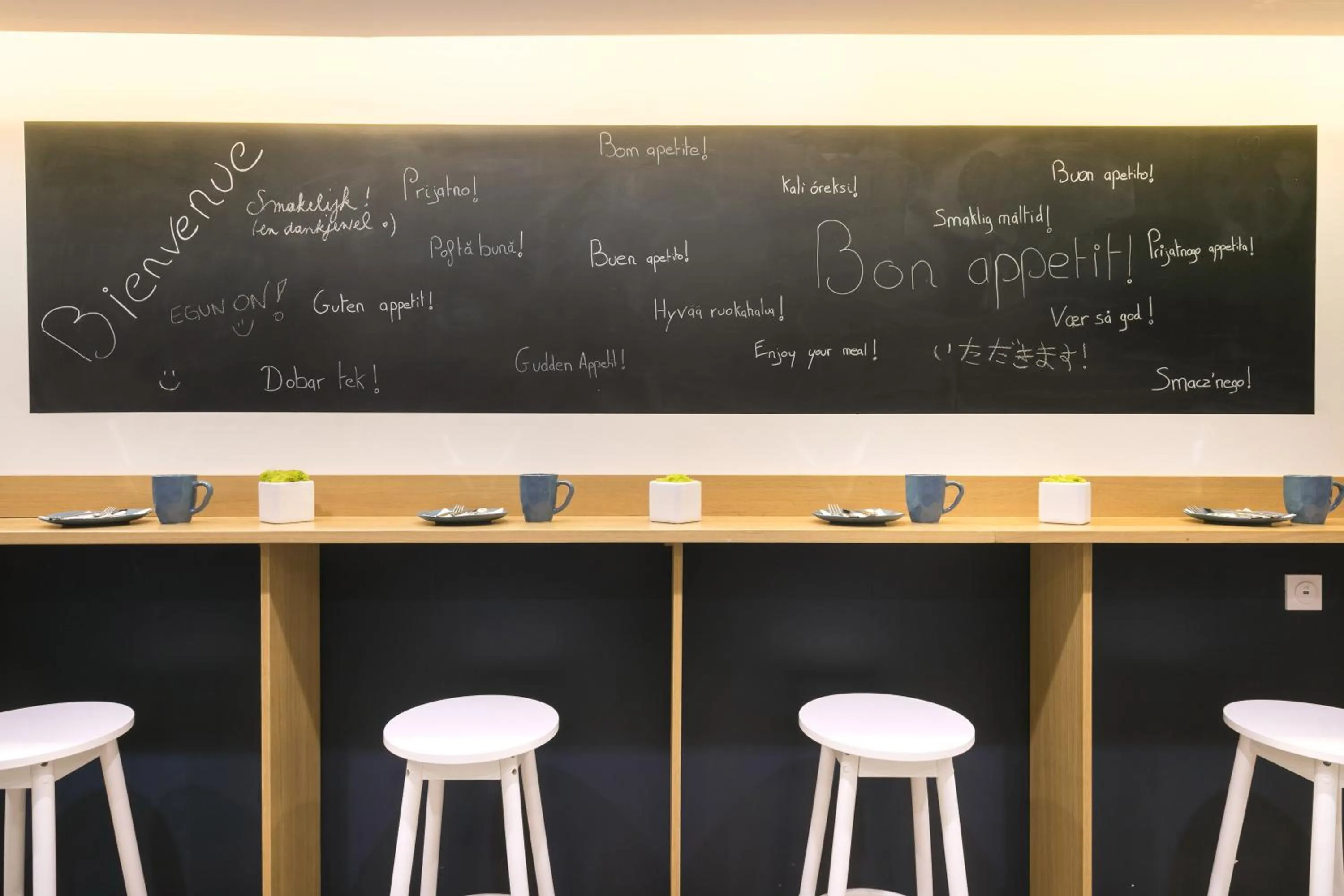 Breakfast in Hotel Magenta 38 by Happyculture