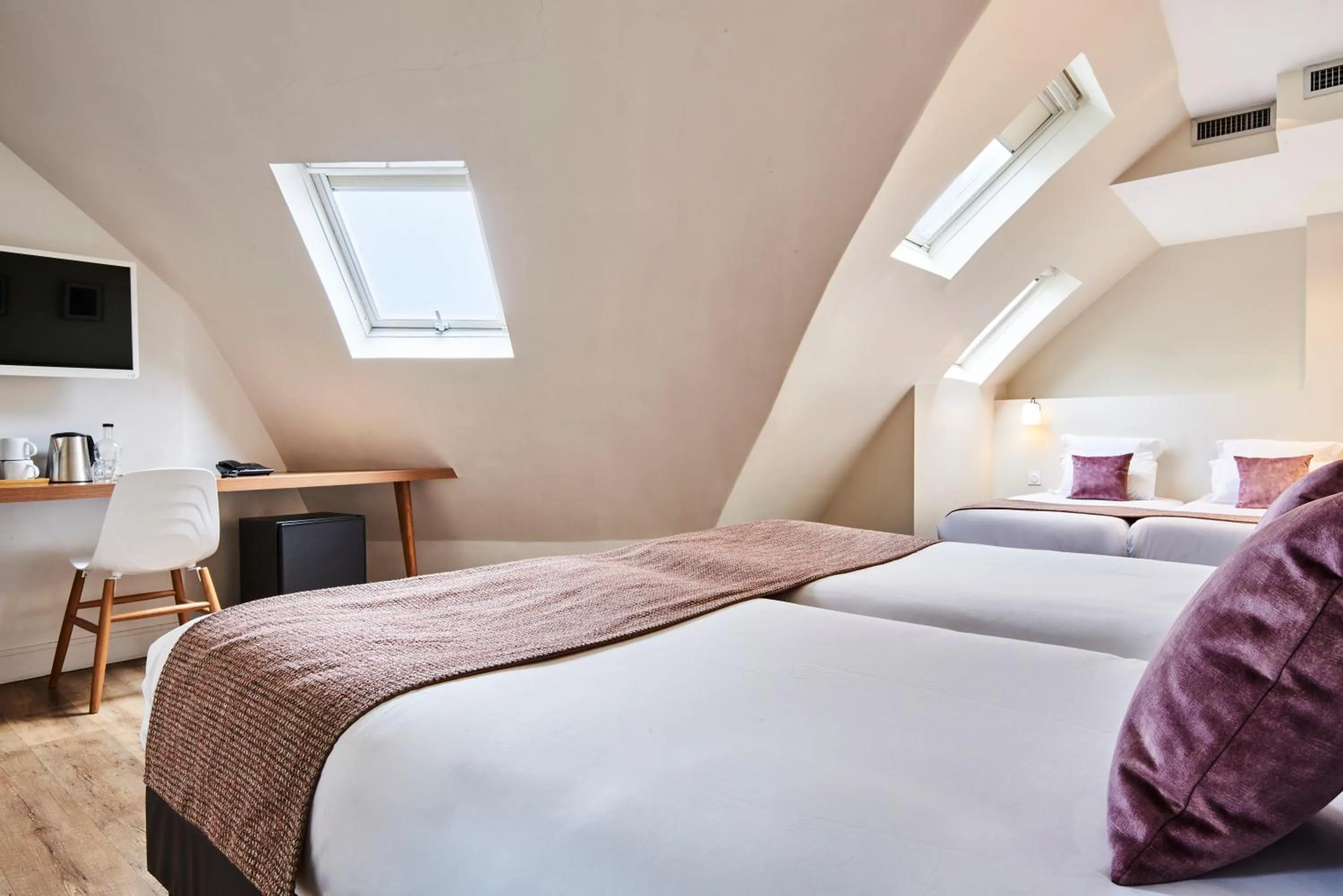 Bed in Hotel Magenta 38 by Happyculture