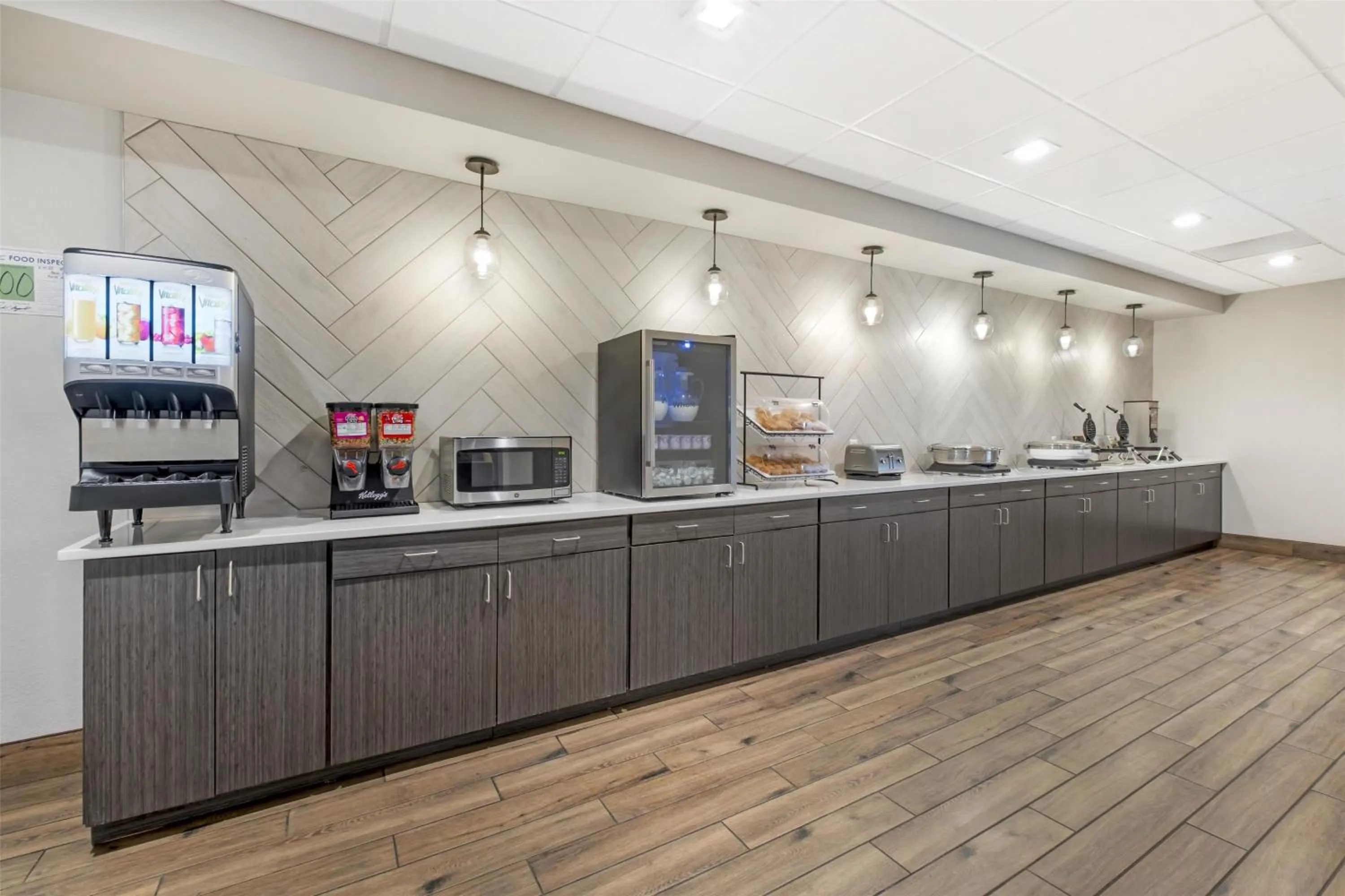 Breakfast in Best Western Plus Elizabethtown Inn & Suites