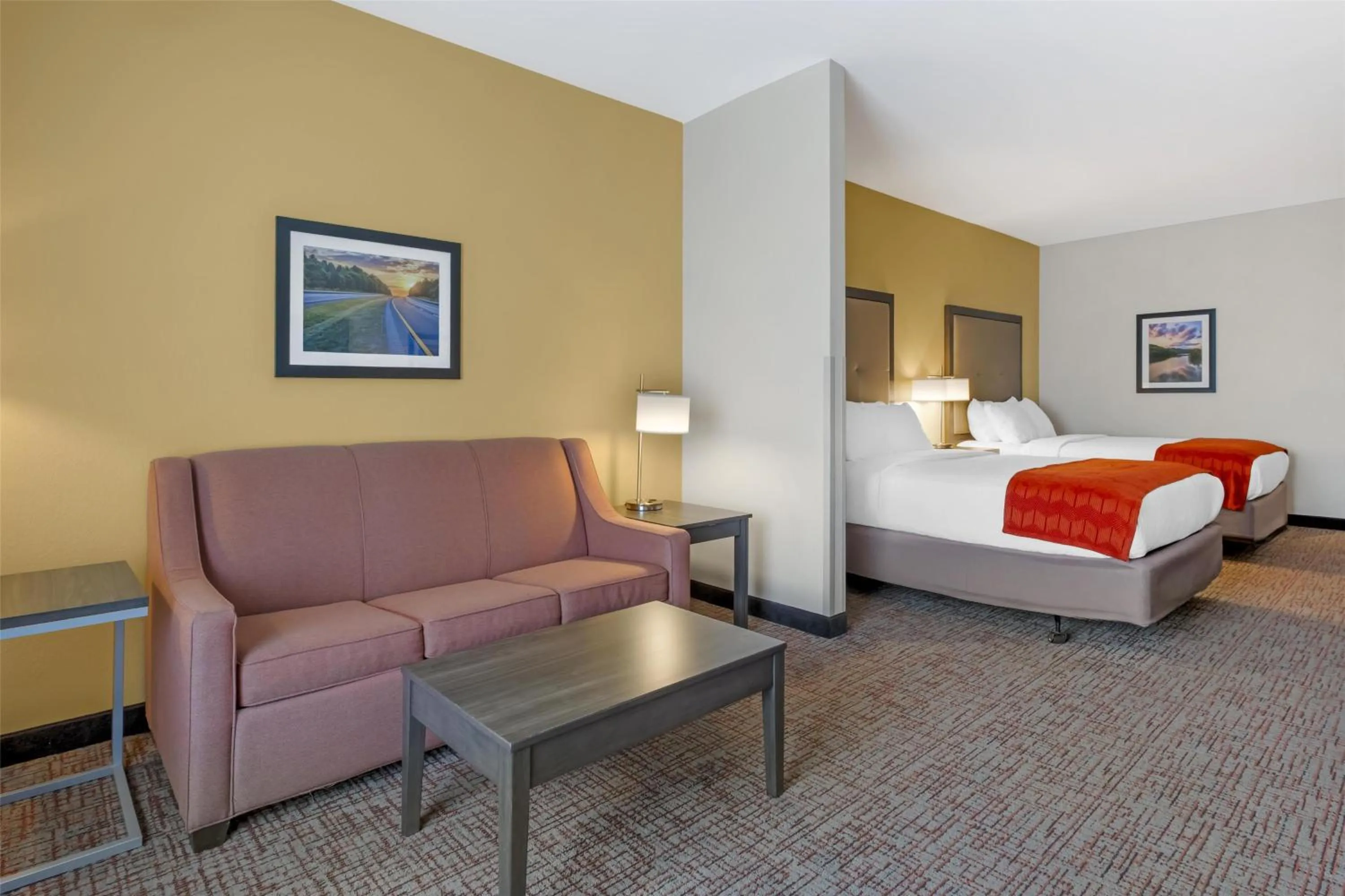Bedroom, Bed in Best Western Plus Elizabethtown Inn & Suites