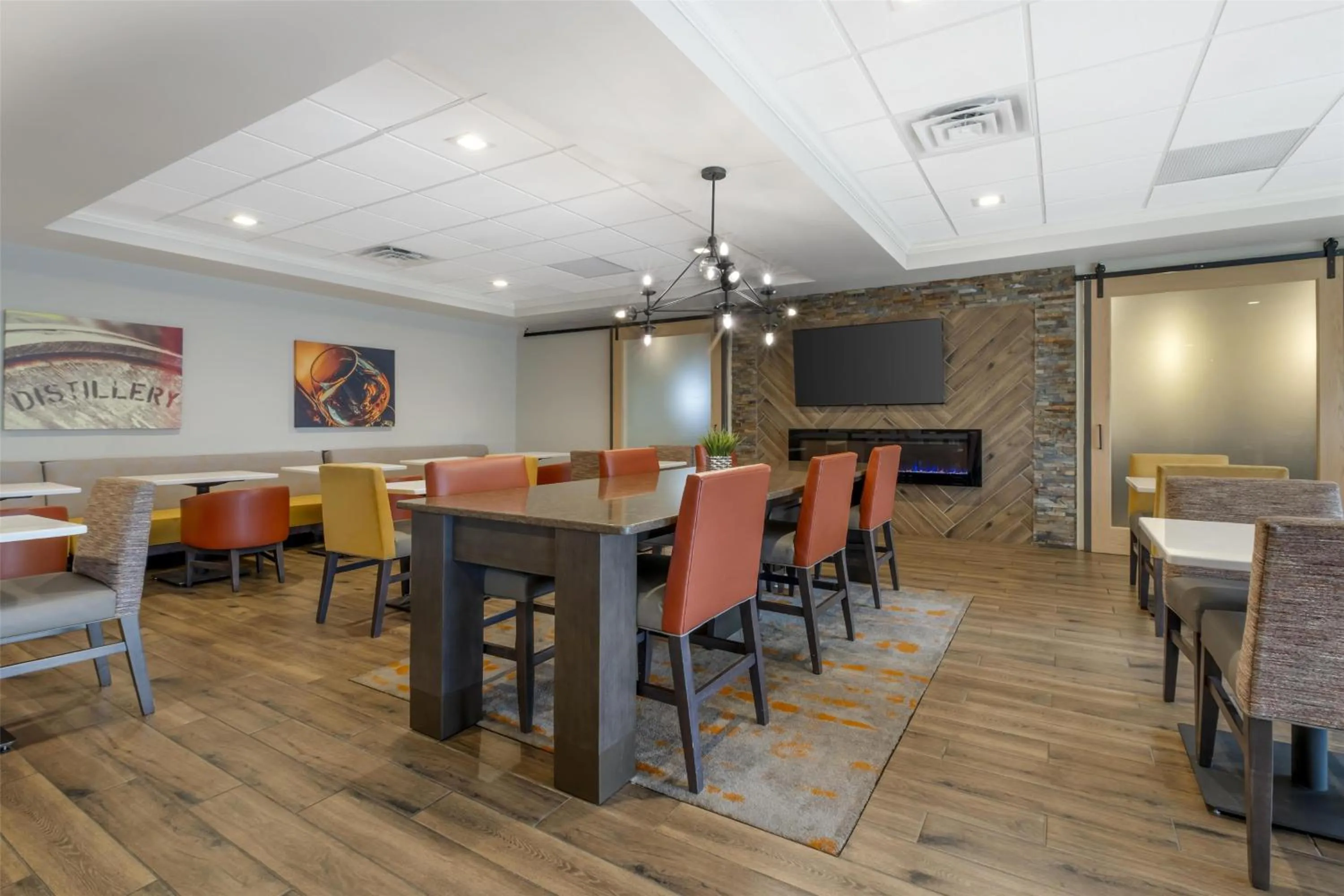 Breakfast in Best Western Plus Elizabethtown Inn & Suites