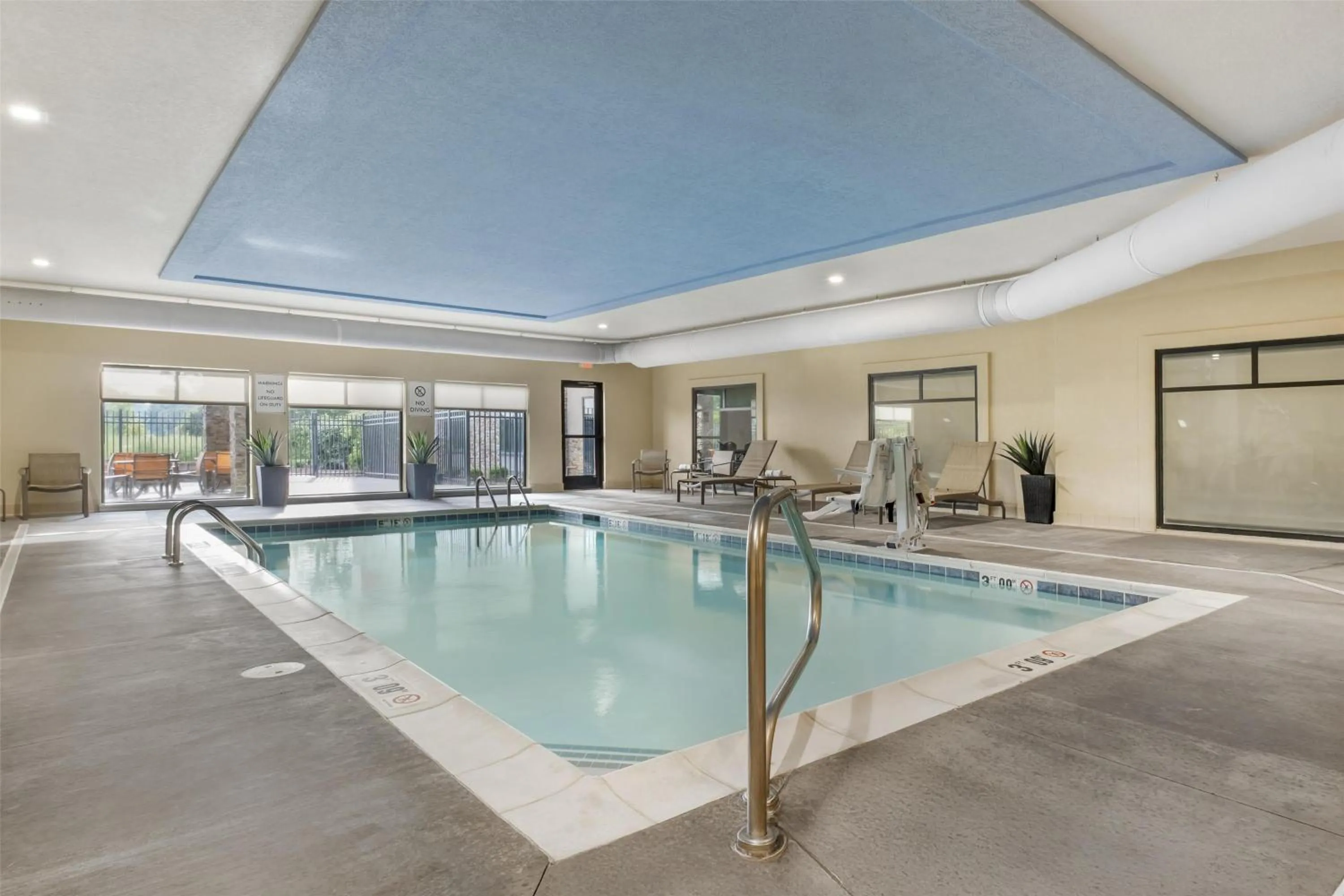 Pool view in Best Western Plus Elizabethtown Inn & Suites