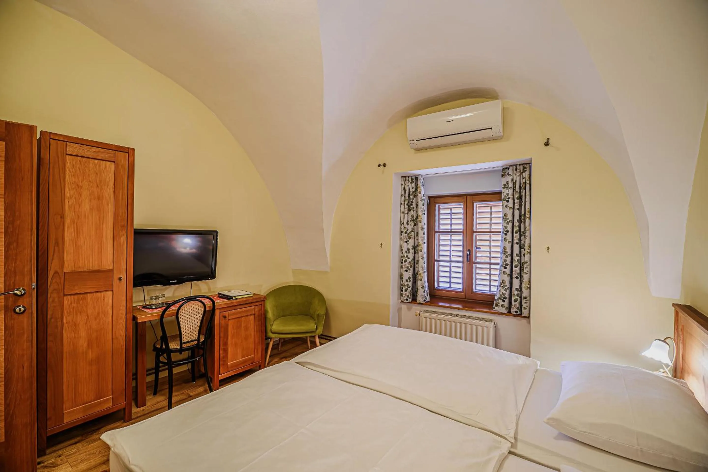 TV and multimedia, Bed in Bed & Breakfast Šilak