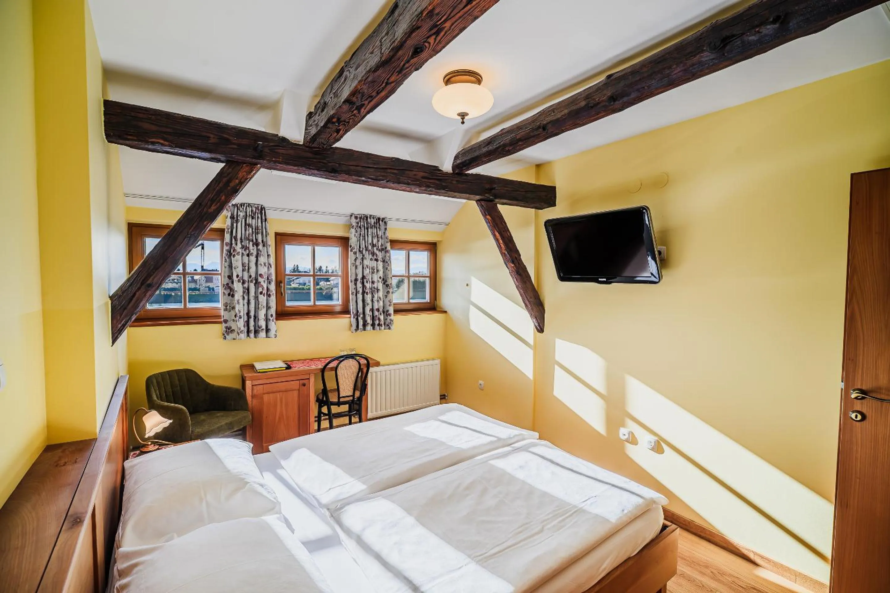 Bed in Bed & Breakfast Šilak