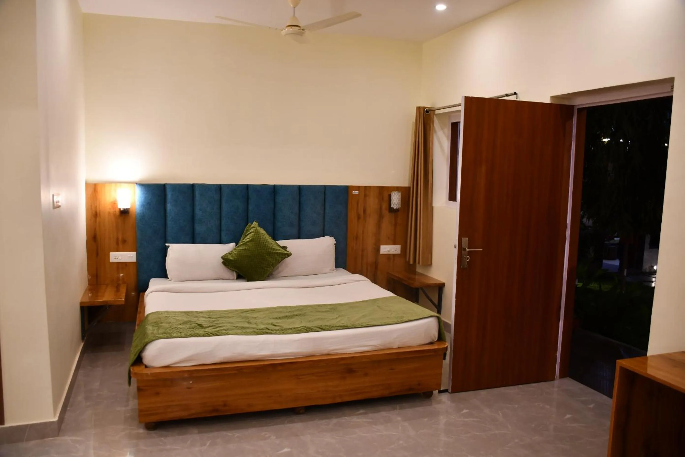Bed in Shivansh Inn Resort
