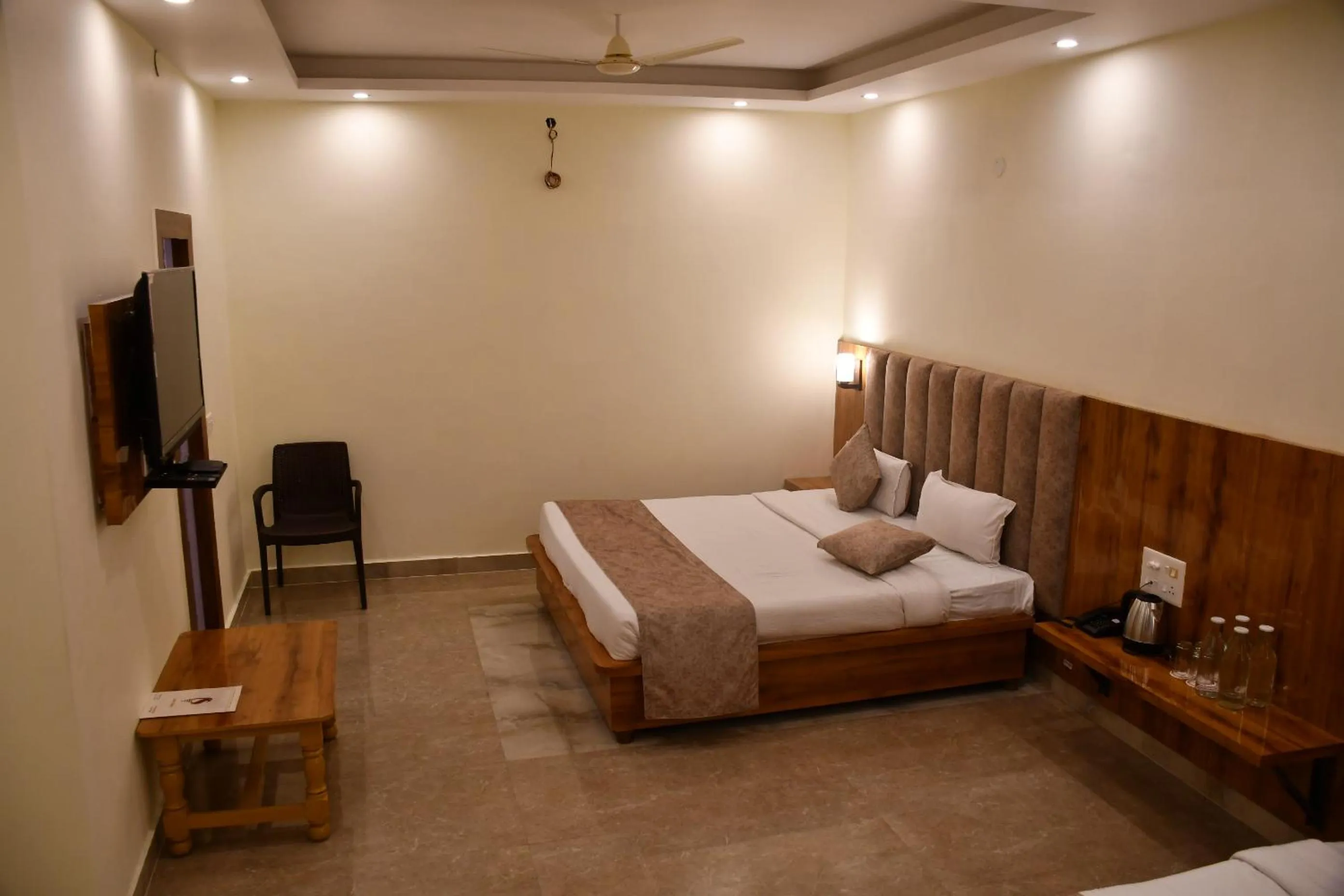 Bed in Shivansh Inn Resort