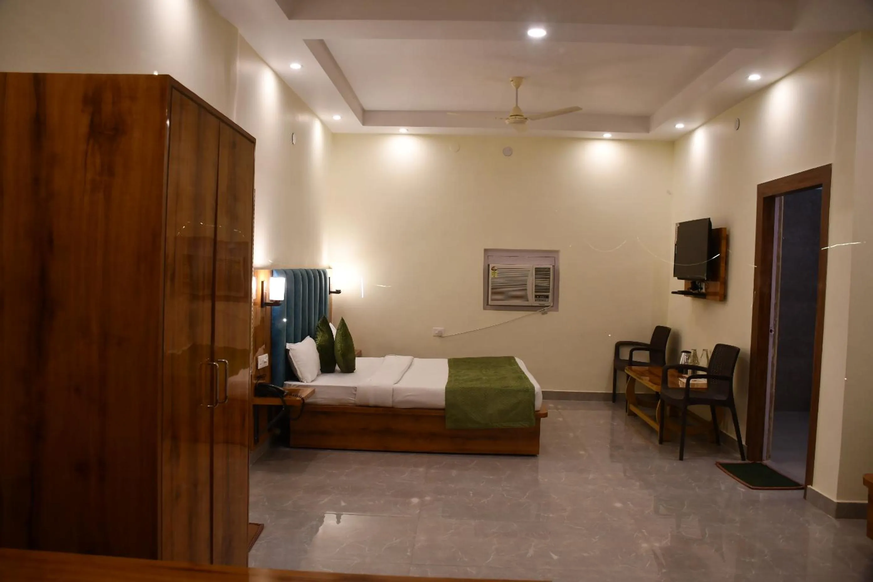 Bed in Shivansh Inn Resort