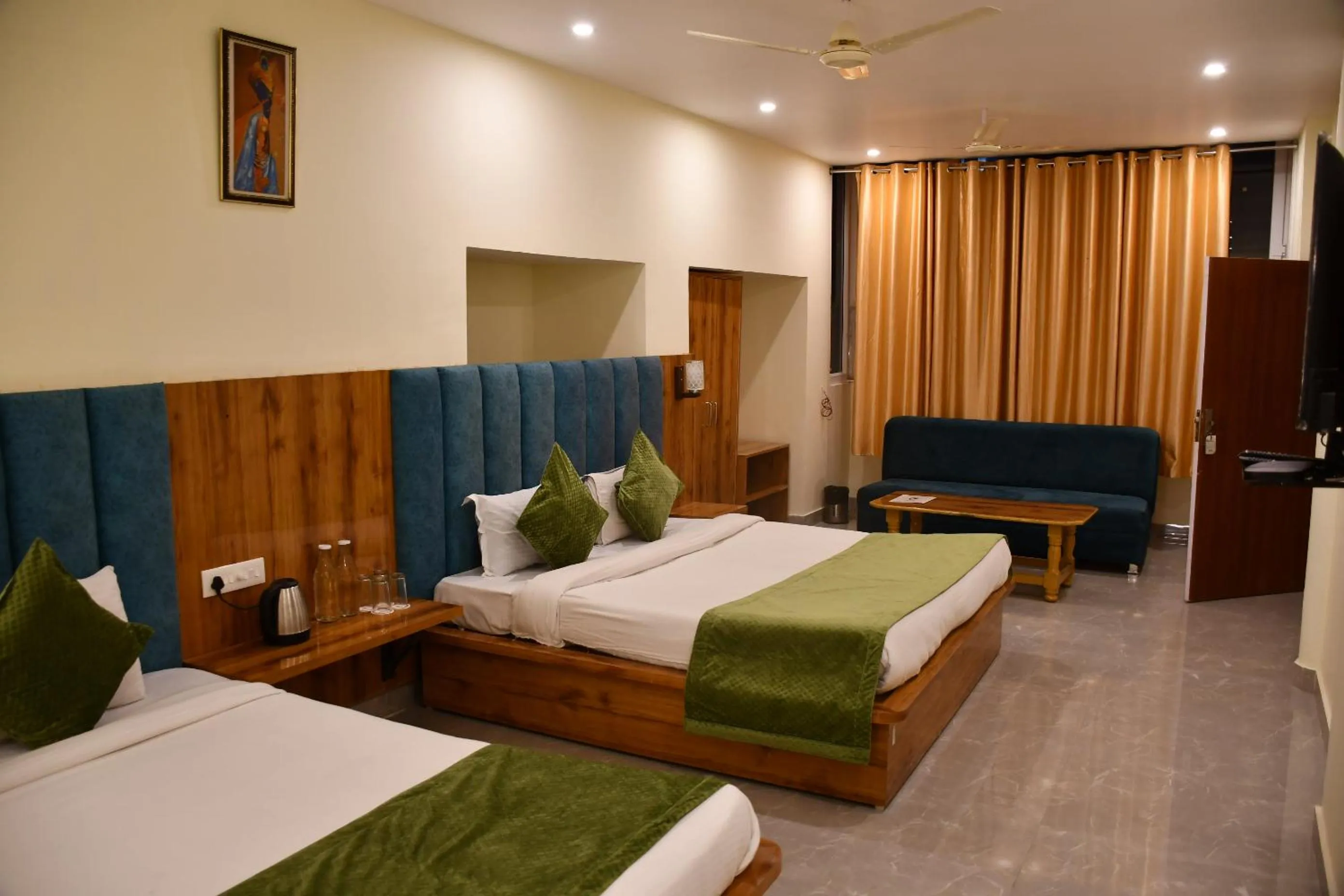 Bed in Shivansh Inn Resort
