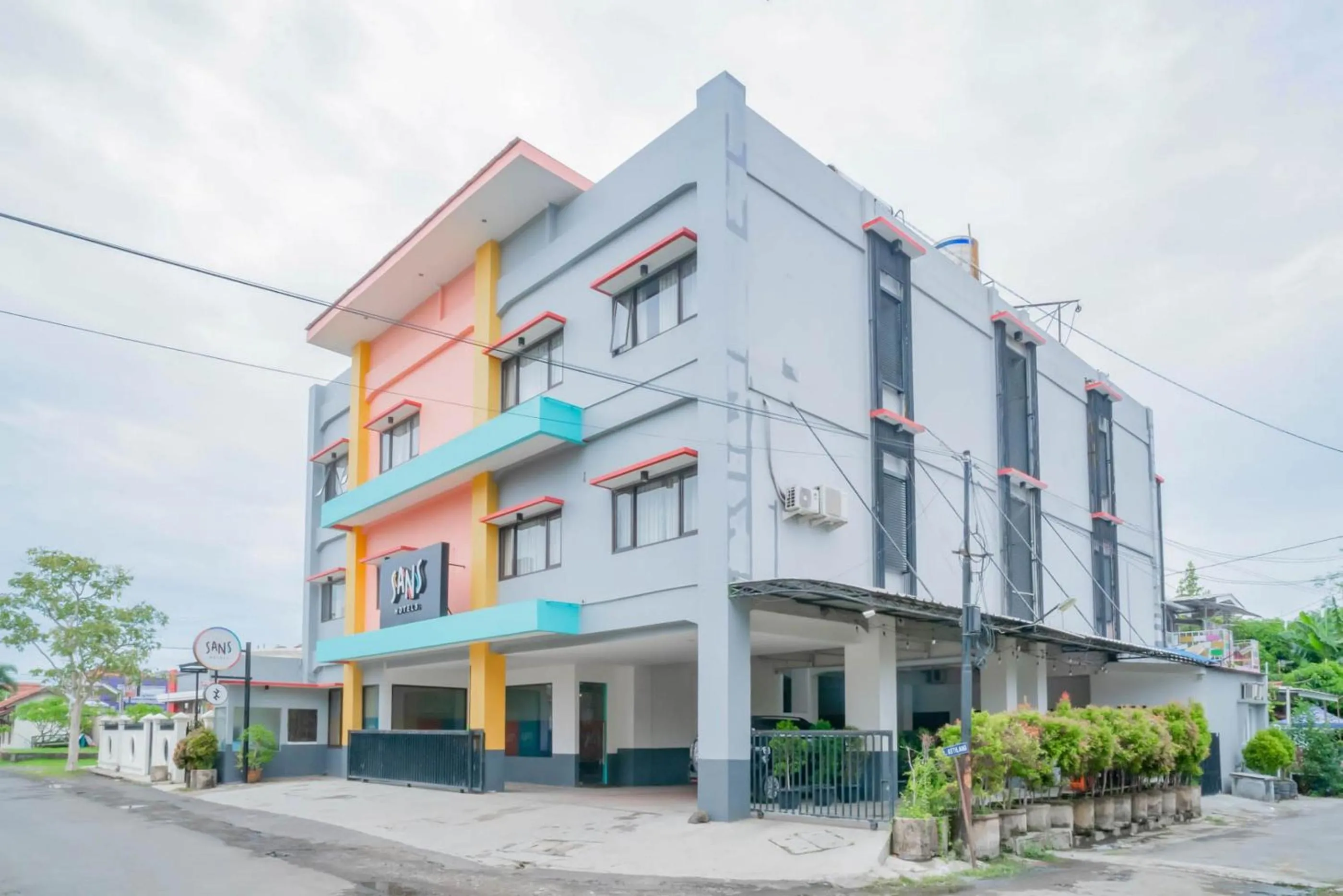 Property building in Sans Hotel Widarasari Cirebon
