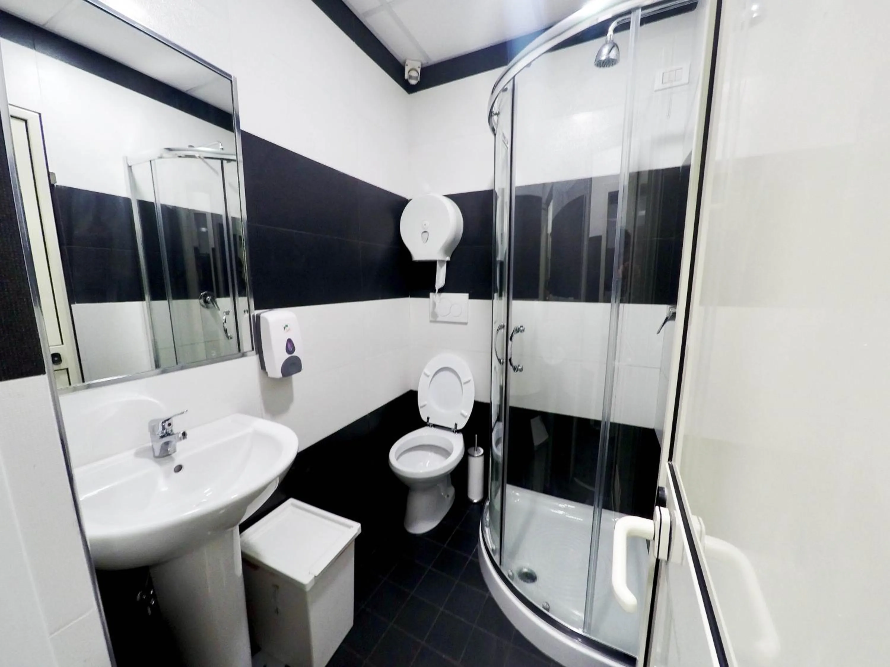 Shower in Palladini Rome