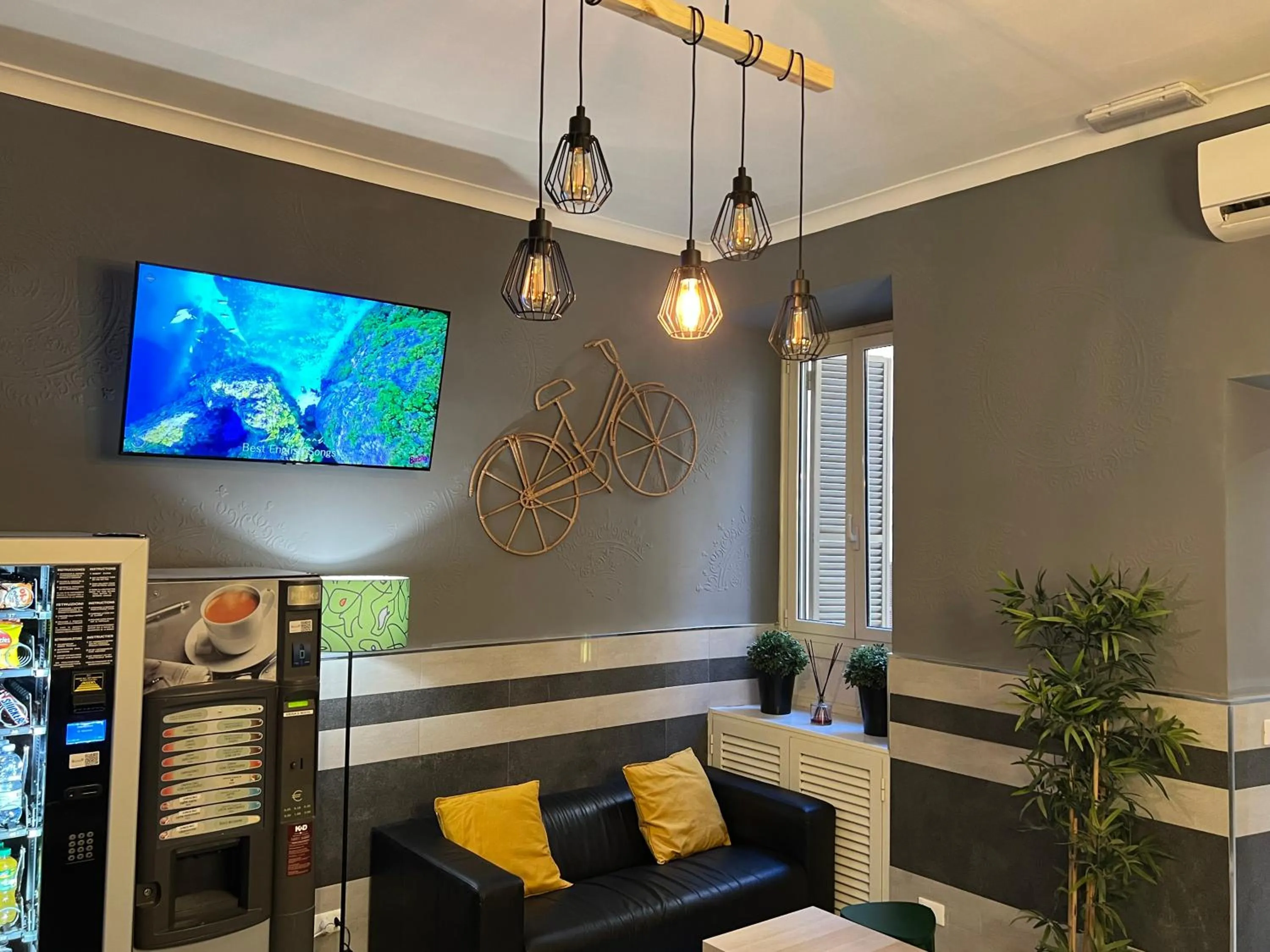 Communal lounge/ TV room in Palladini Rome