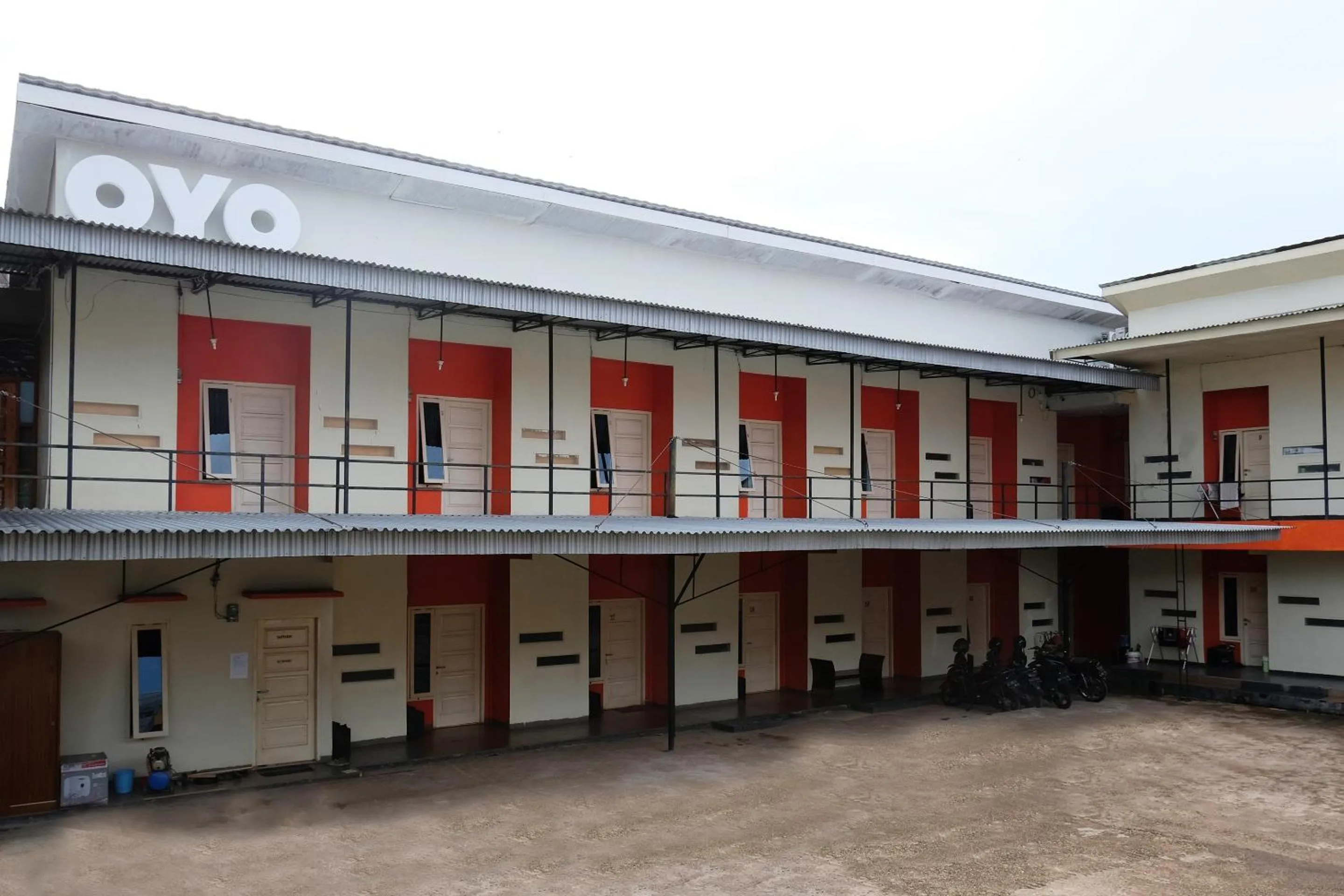 Facade/entrance in Hotel O Mars Kost Syariah