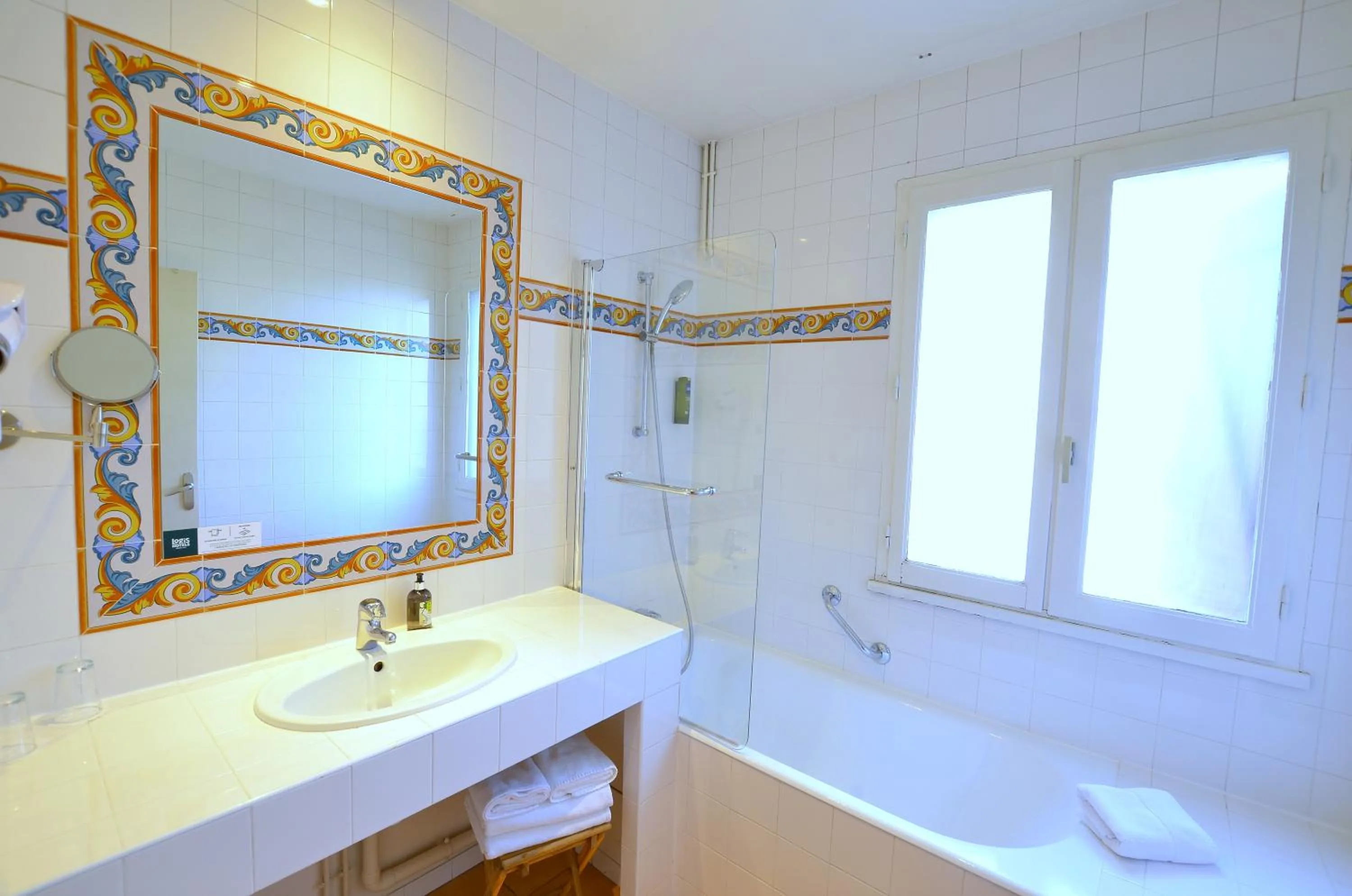 Bathroom in Logis Hôtels - Hôtel Restaurant du Midi