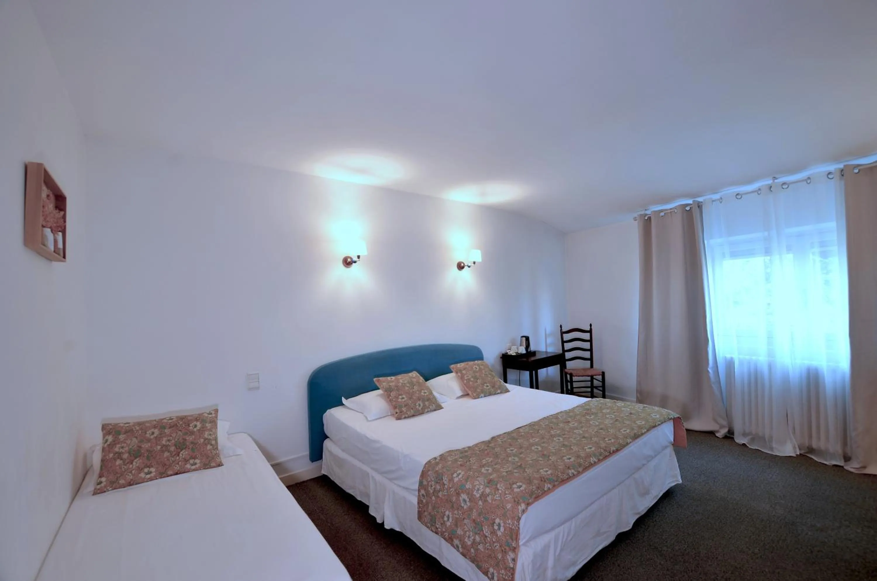 Bedroom, Bed in Logis Hôtels - Hôtel Restaurant du Midi