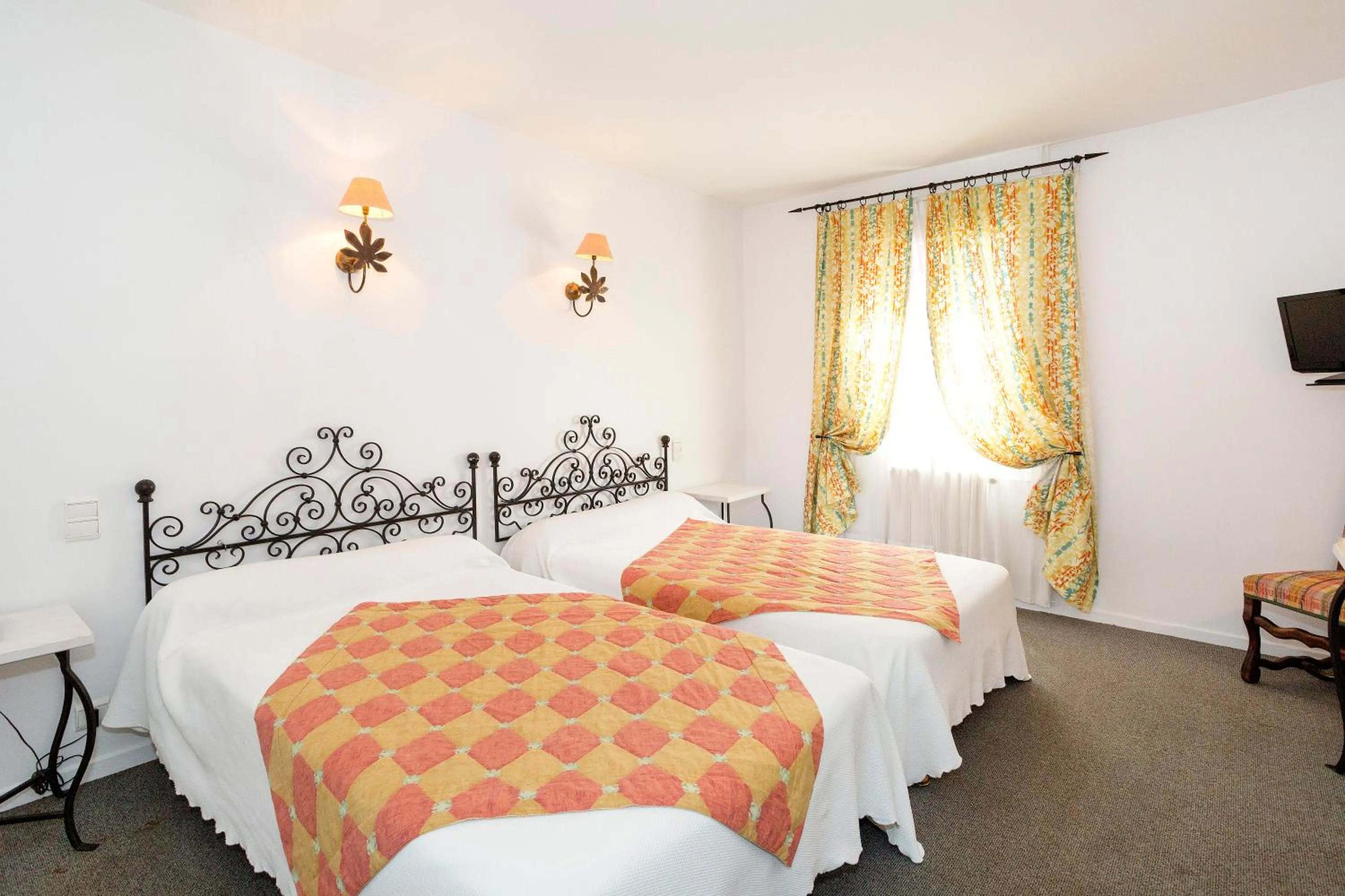 Bedroom, Bed in Logis Hôtels - Hôtel Restaurant du Midi