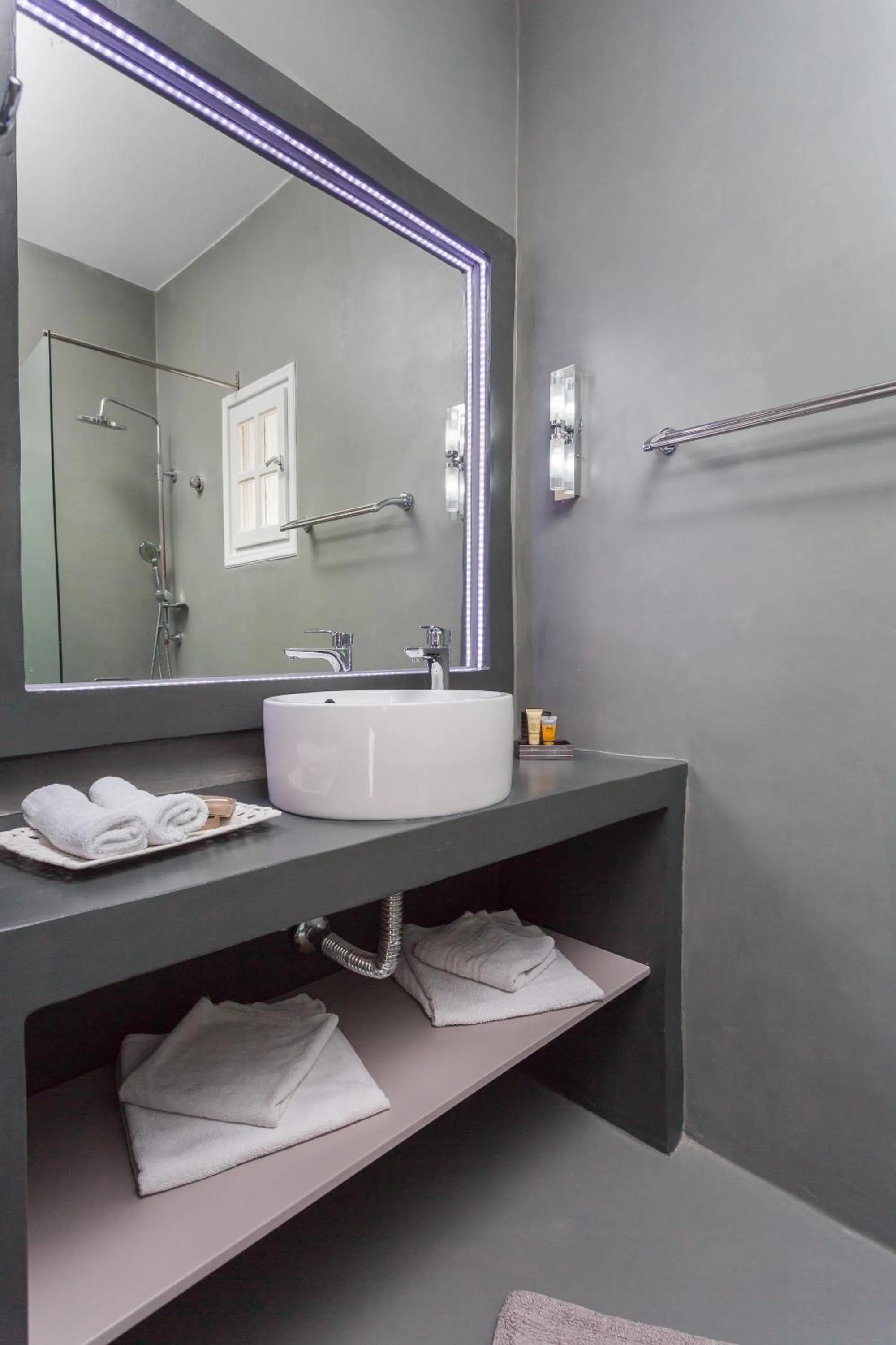 Bathroom in Zoumis Residence