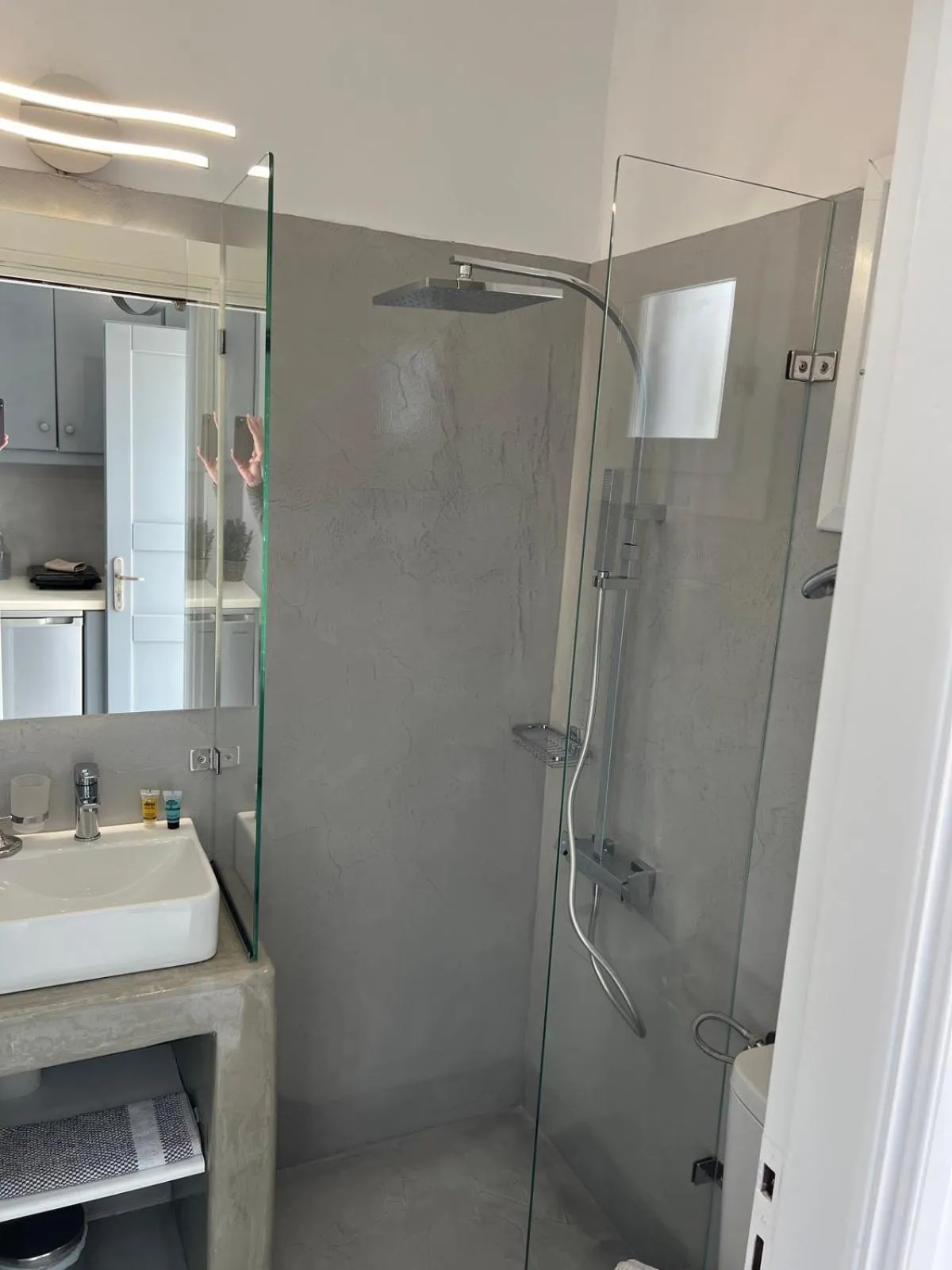 Bathroom in Zoumis Residence