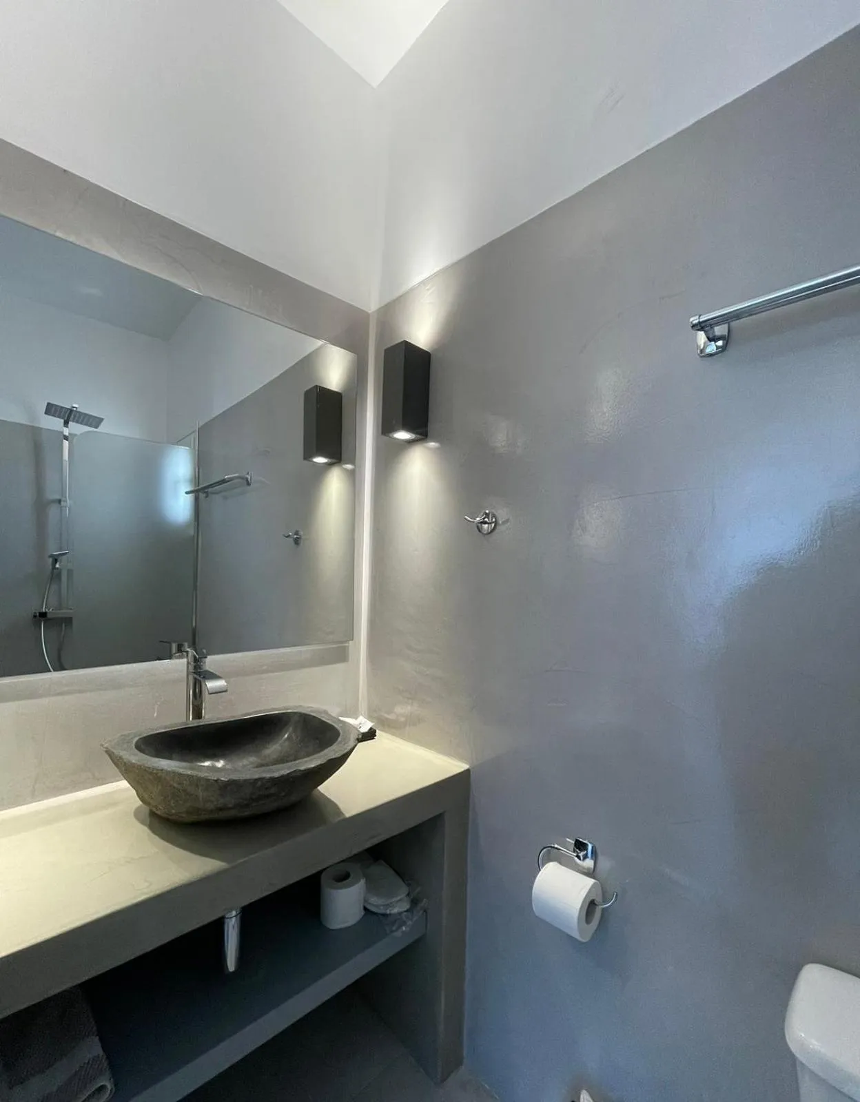 Bathroom in Zoumis Residence