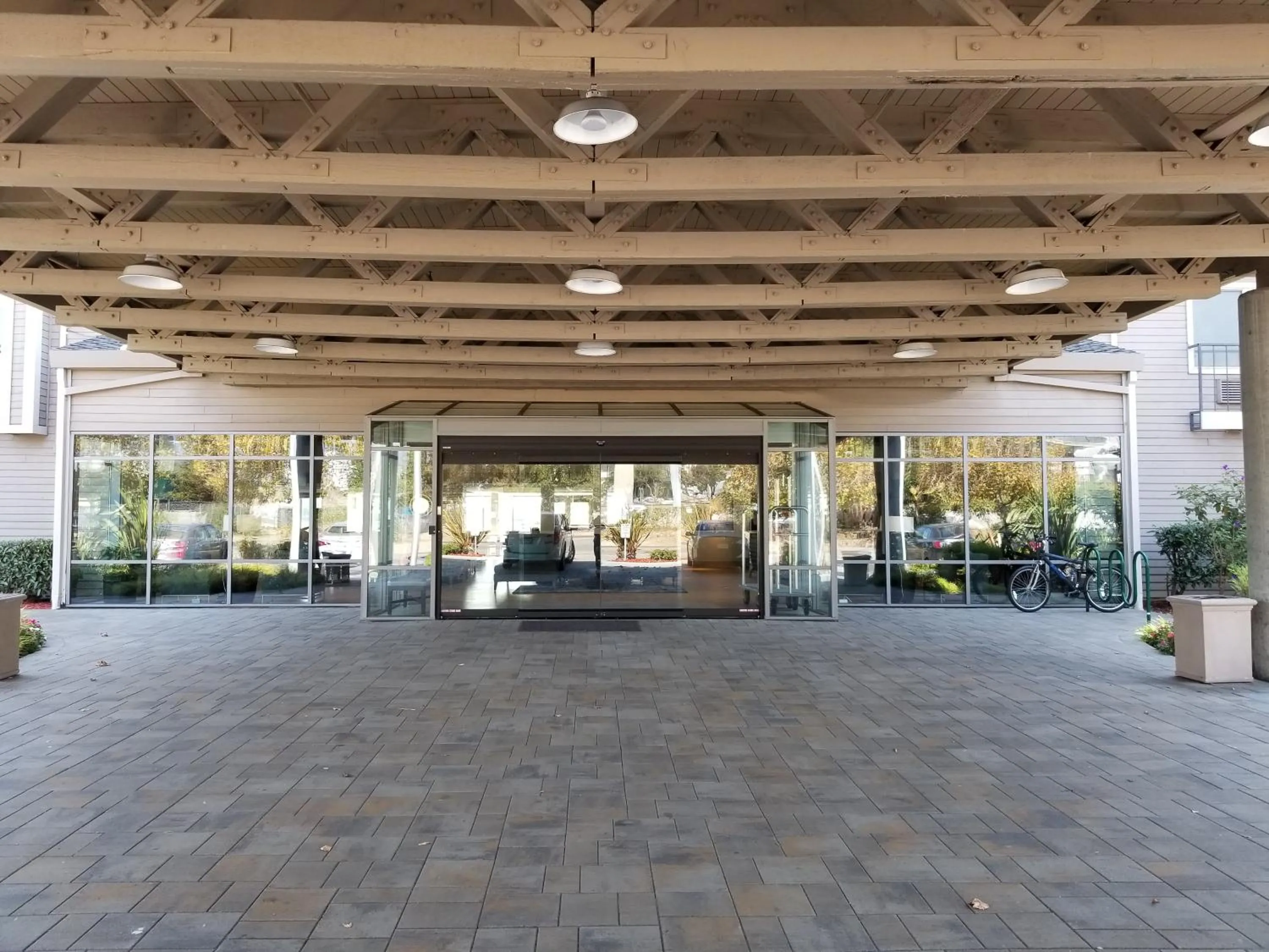 Facade/entrance in Executive Inn & Suites Oakland