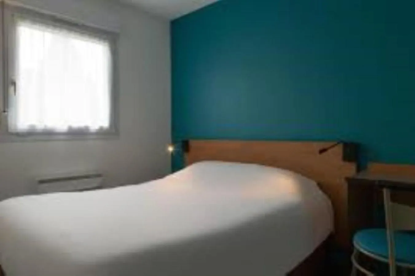 Text overlay, Bed in Ashley Hotel Le Mans Sud