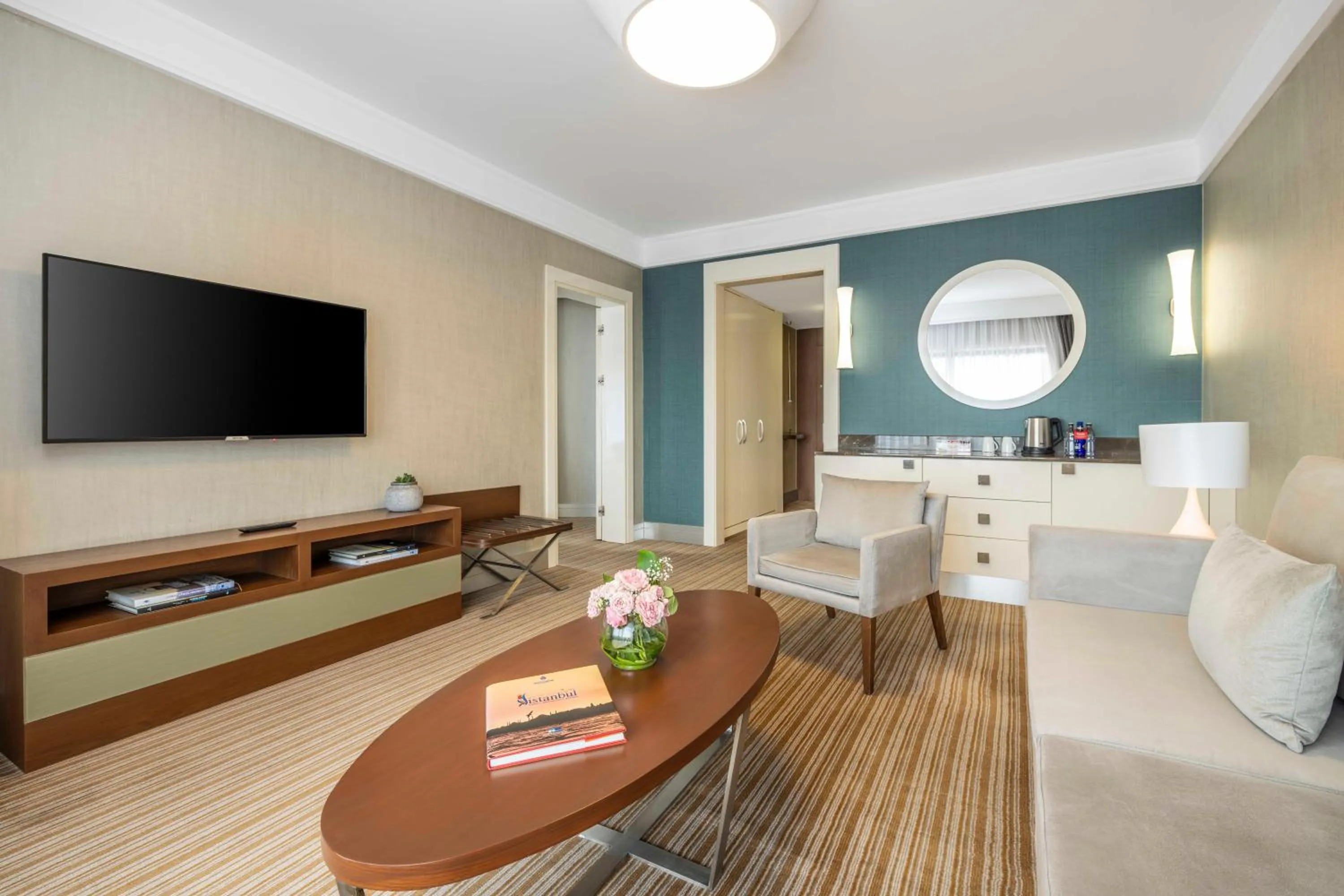 Living room in Ramada Plaza By Wyndham Istanbul Tekstilkent