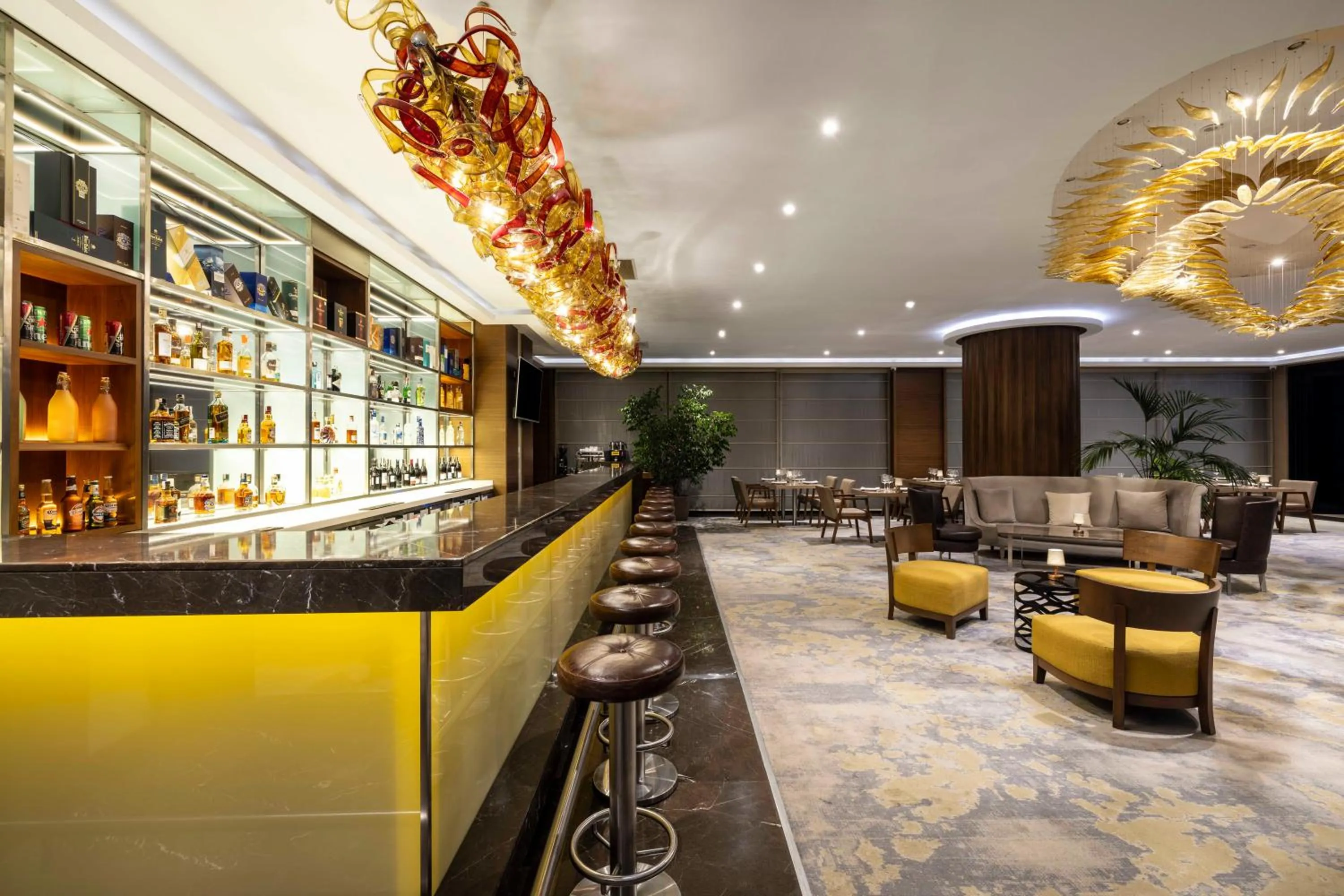 Lounge or bar in Ramada Plaza By Wyndham Istanbul Tekstilkent