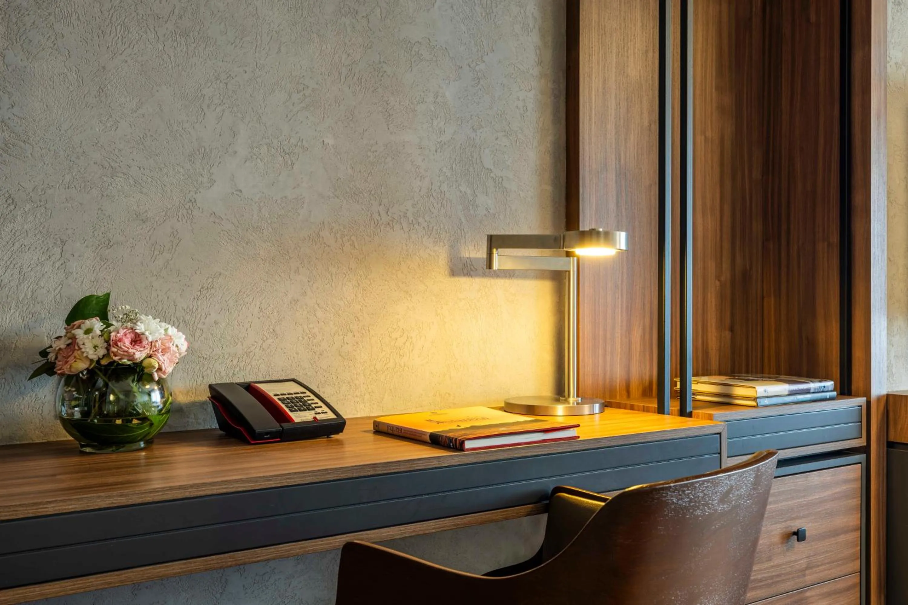 Living room in Ramada Plaza By Wyndham Istanbul Tekstilkent