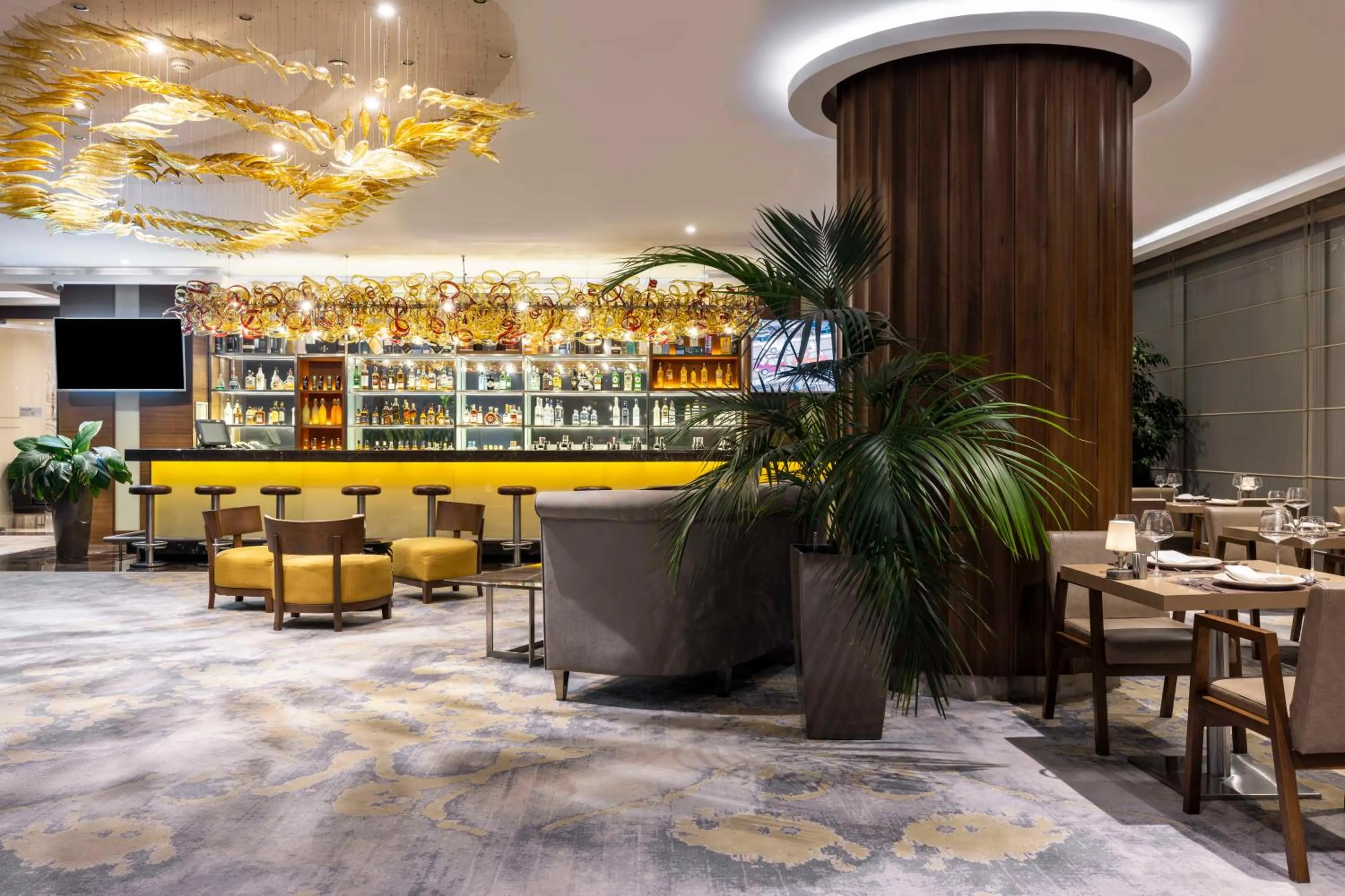 Lounge or bar in Ramada Plaza By Wyndham Istanbul Tekstilkent