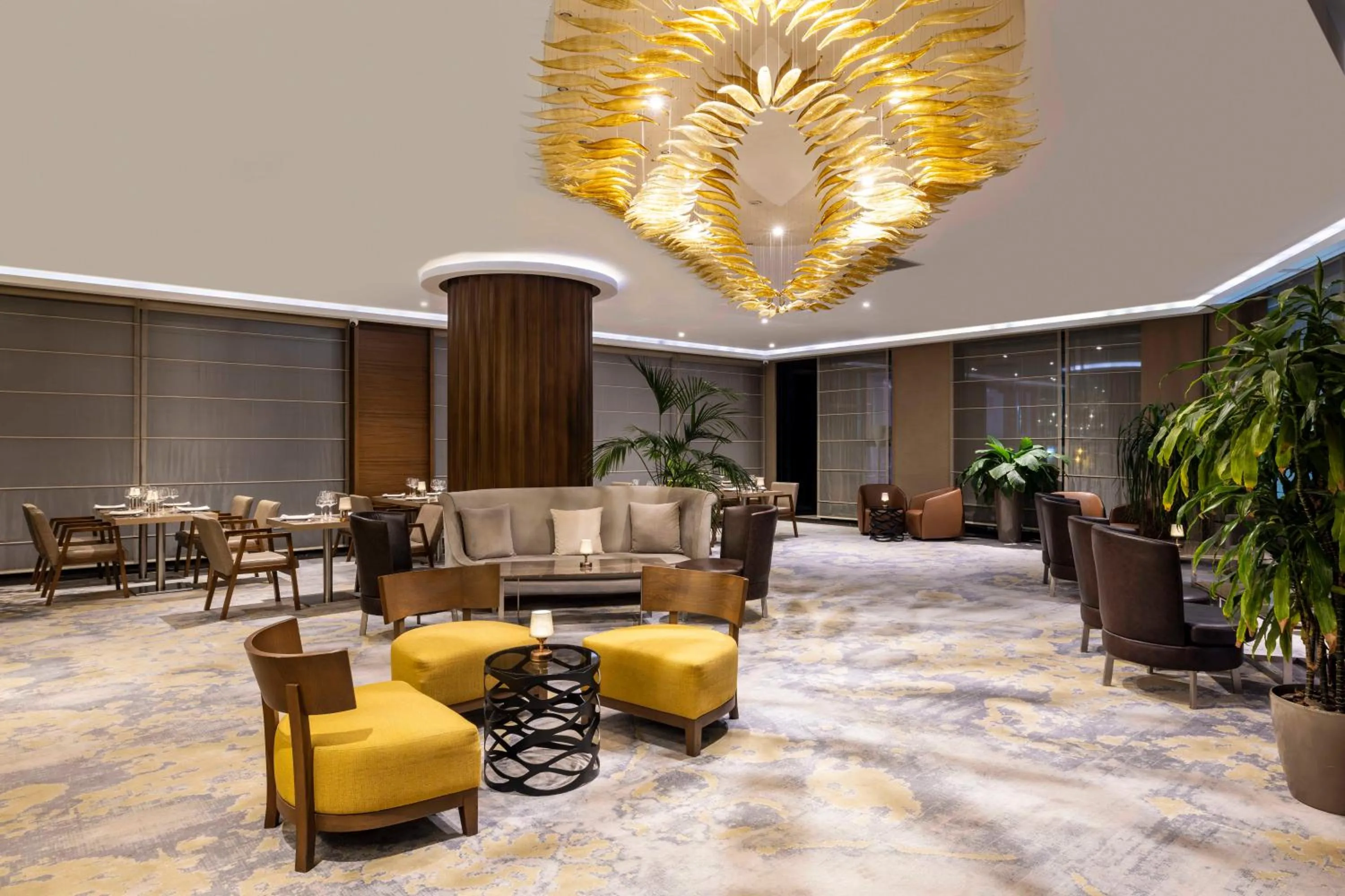 Lounge or bar in Ramada Plaza By Wyndham Istanbul Tekstilkent