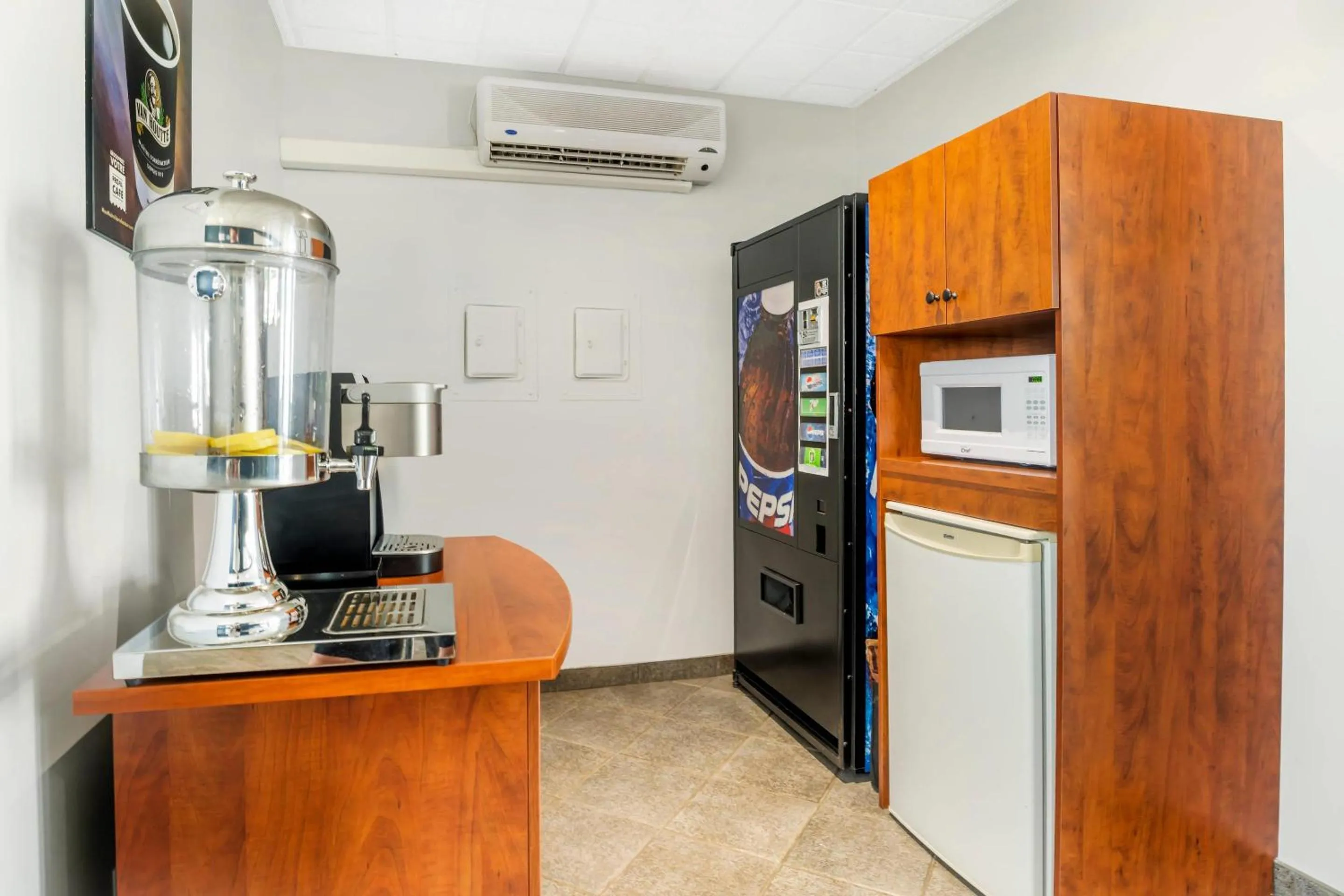 Lobby or reception in Rodeway Inn