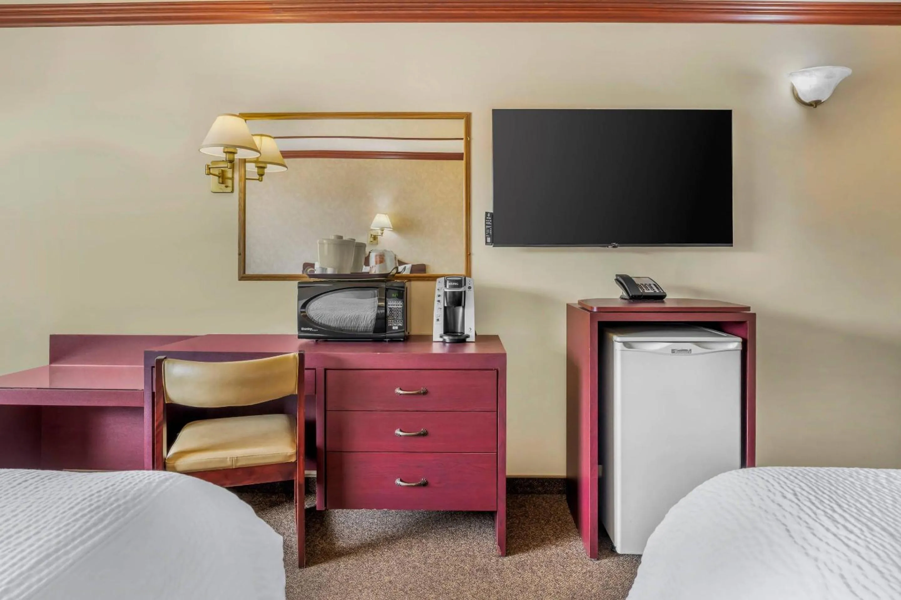 Bedroom, Bed in Rodeway Inn