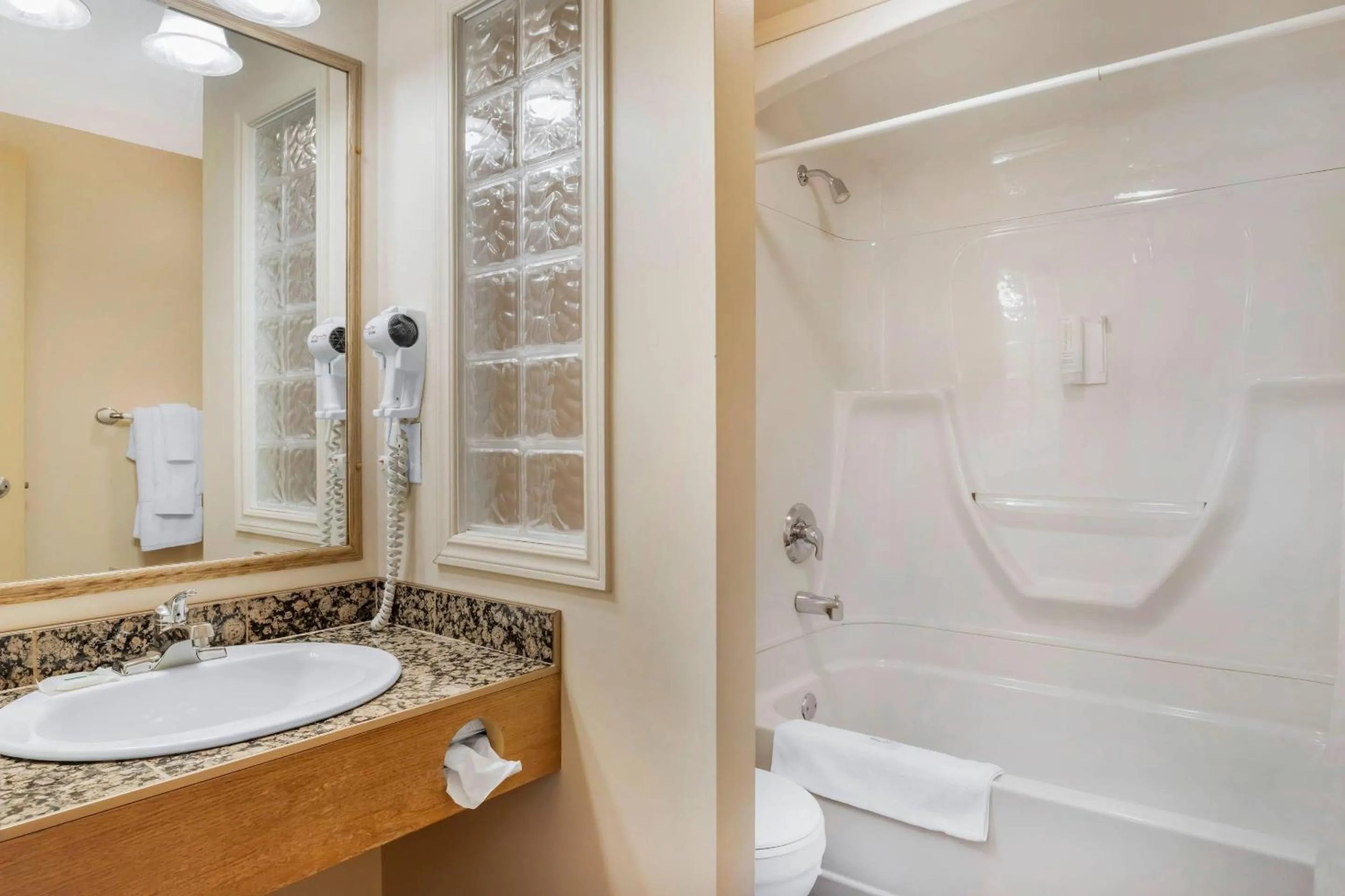 Bedroom in Rodeway Inn