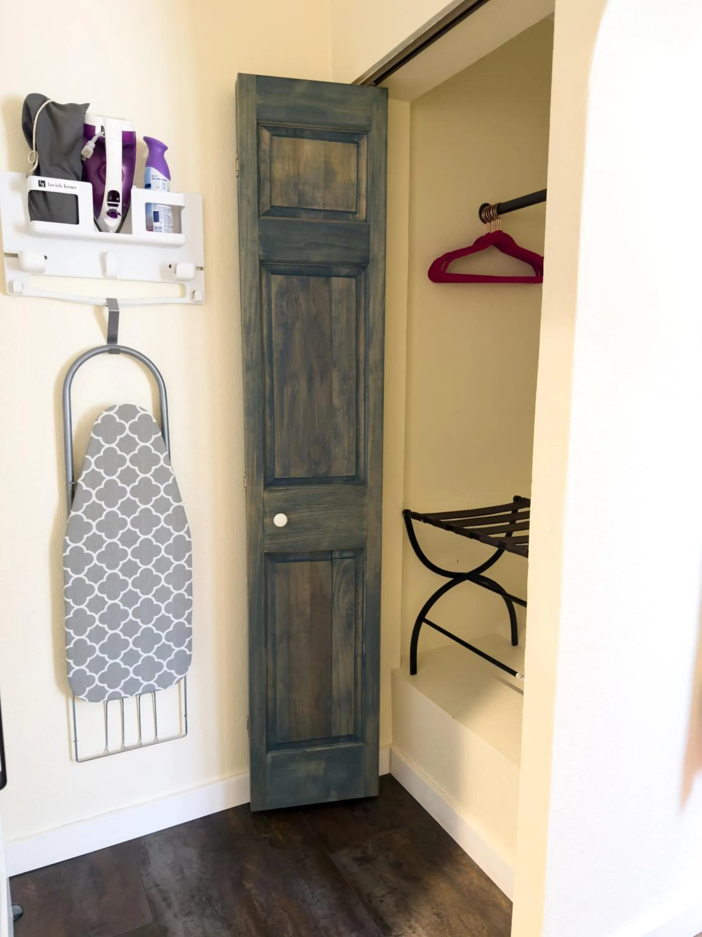 wardrobe in EO Bungalows, Black Hills