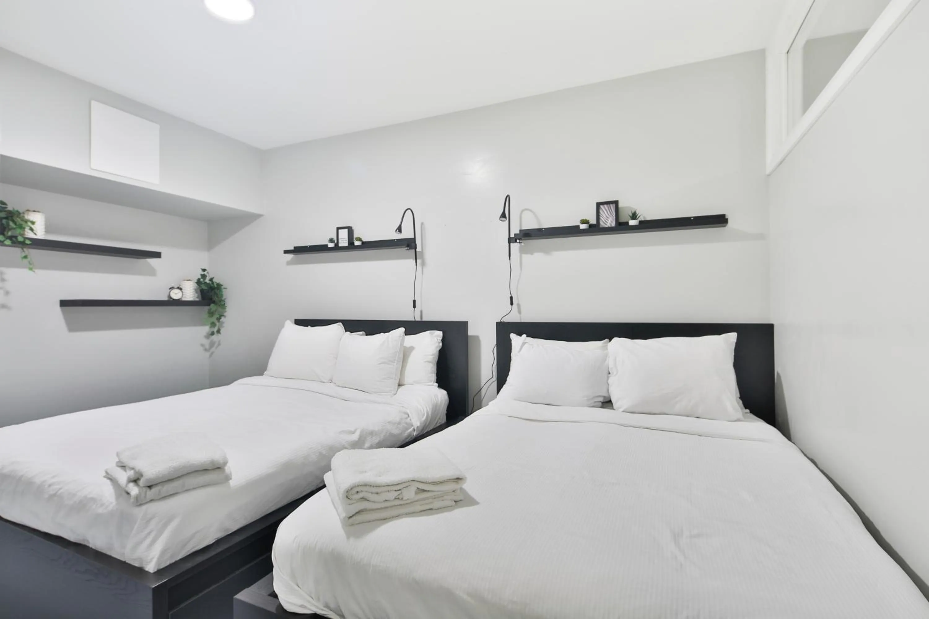 Photo of the whole room, Bed in Parc Avenue Lofts