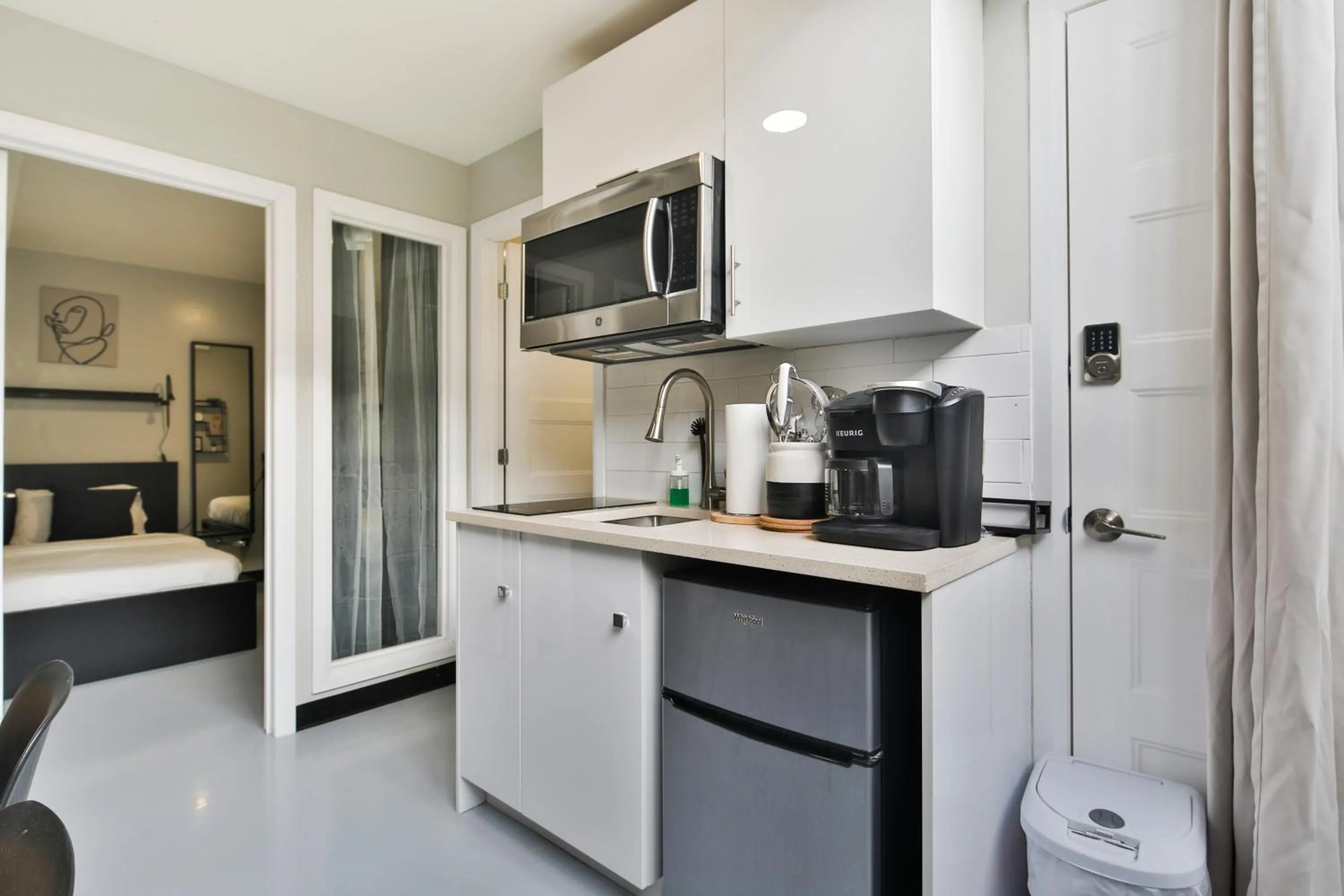 Coffee/tea facilities in Parc Avenue Lofts