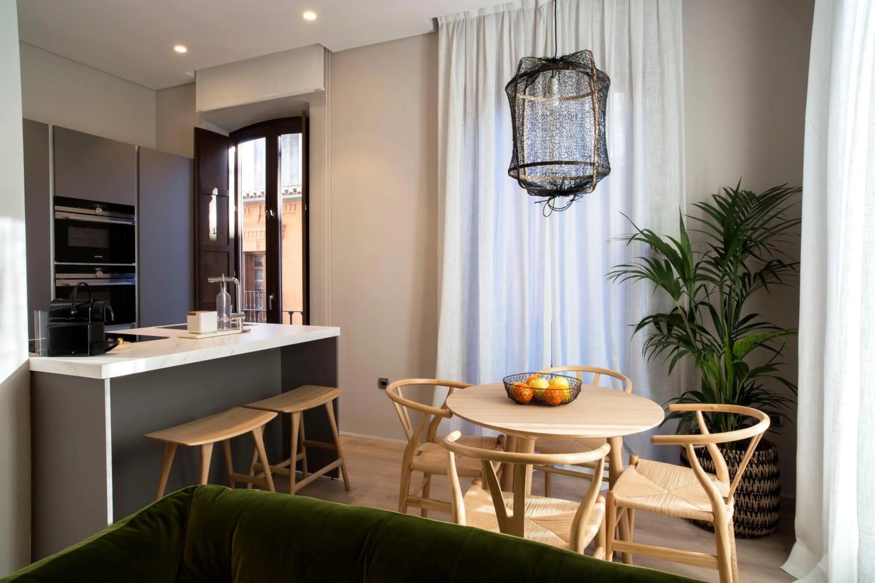 Dining area in U-Sense Granada Catedral