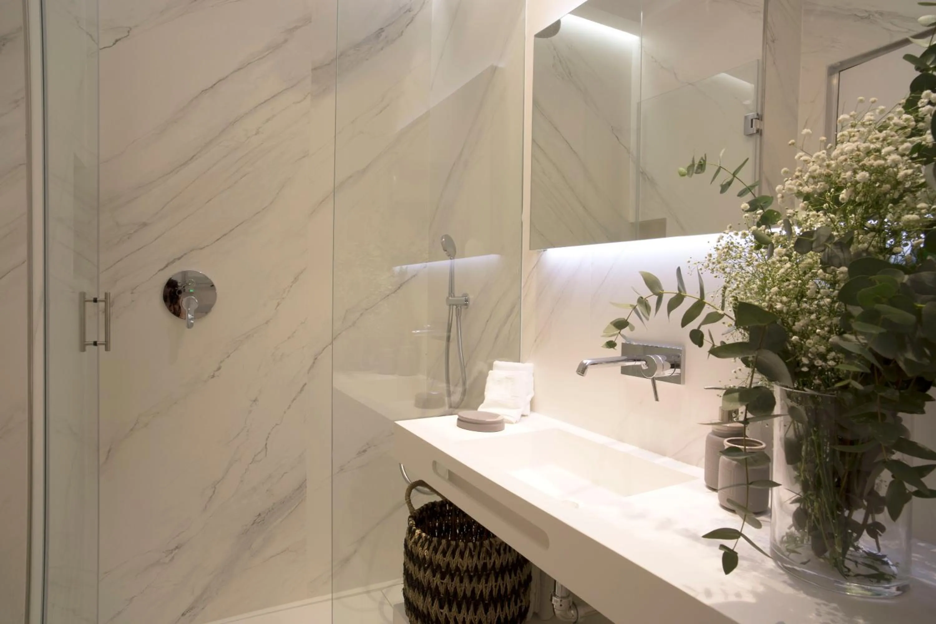 Shower in U-Sense Granada Catedral