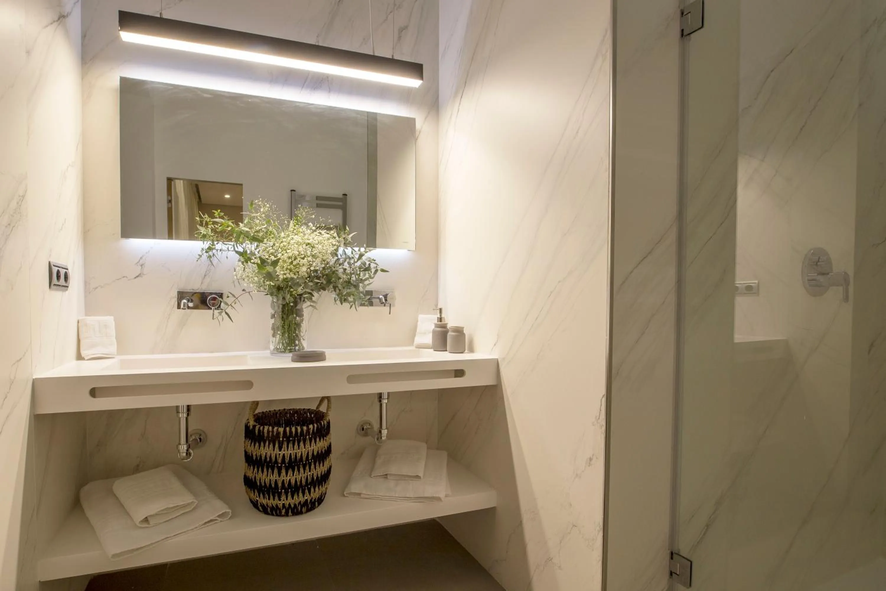 Shower in U-Sense Granada Catedral